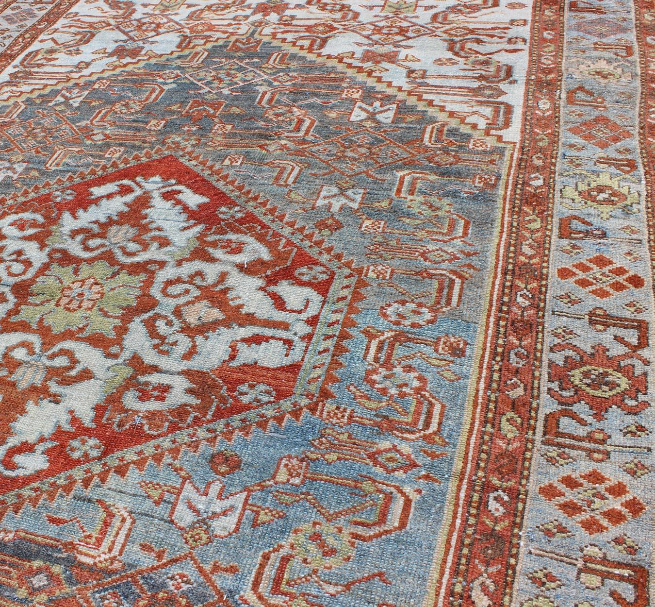 Antiker persischer Malayer-Teppich mit Medaillonmuster in Blau/Grau, Silber, Rot im Angebot 3