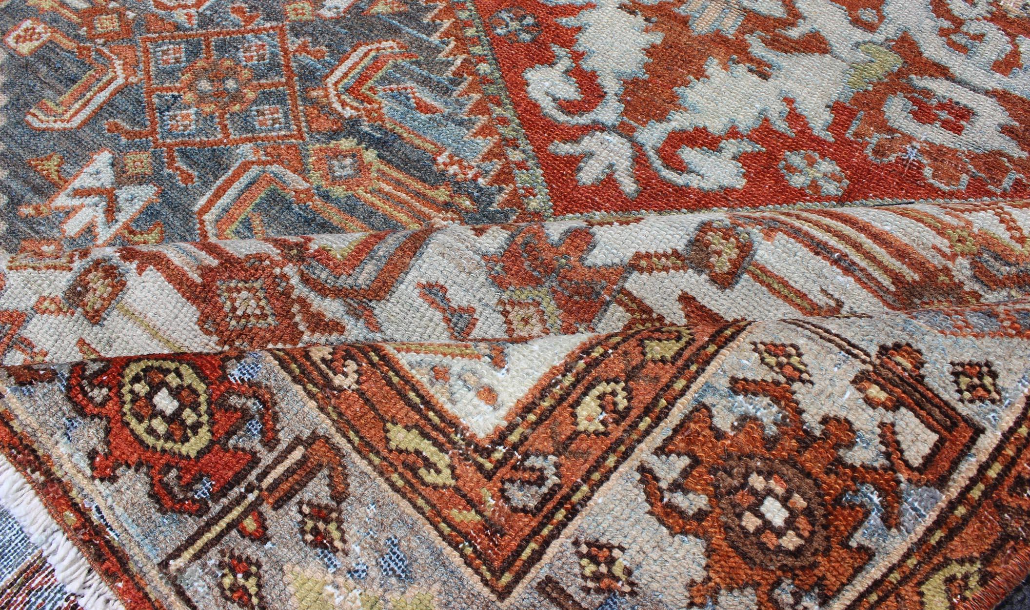 Antiker persischer Malayer-Teppich mit Medaillonmuster in Blau/Grau, Silber, Rot im Zustand „Hervorragend“ im Angebot in Atlanta, GA
