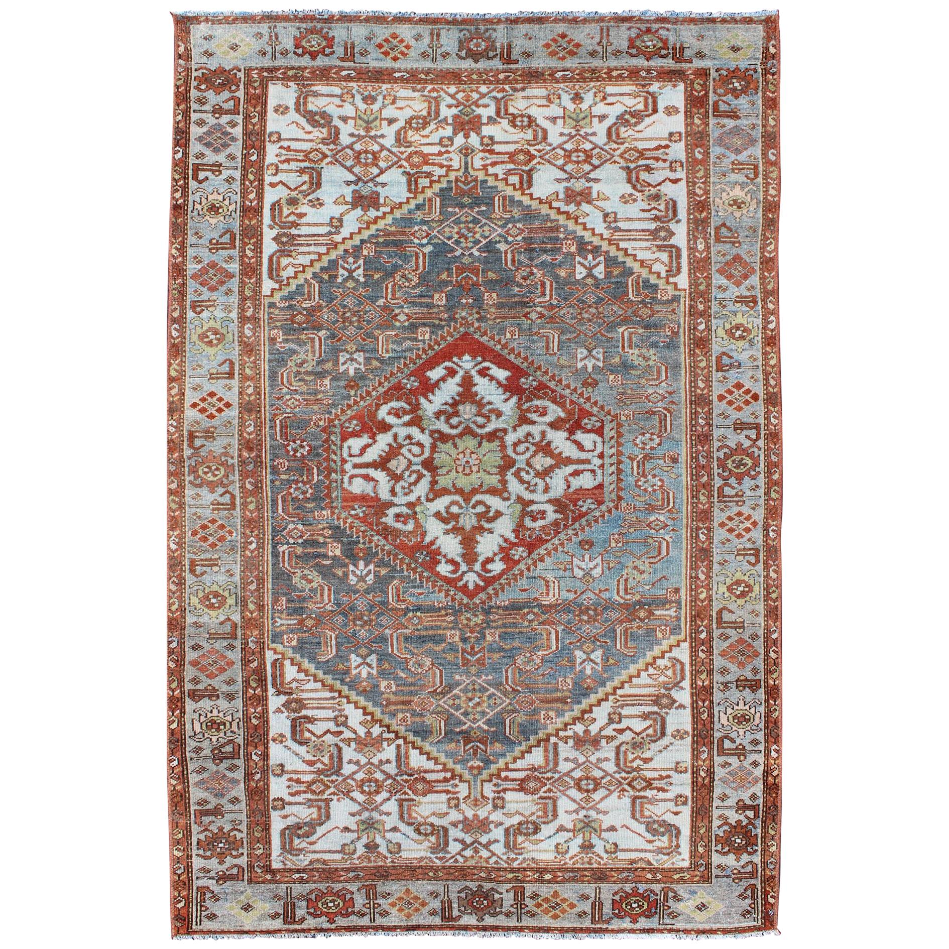 Alfombra persa antigua Malayer con diseño de medallones en tonos azul/gris, plata y rojo