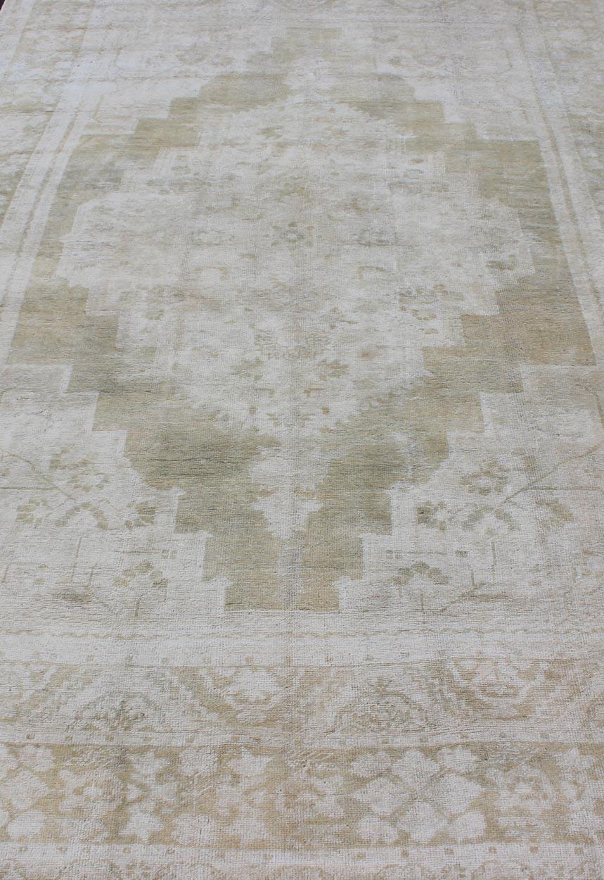 Medallion Design Vintage Oushak Rug in Muted Tones of Faded Yellow and Neutrals For Sale 3