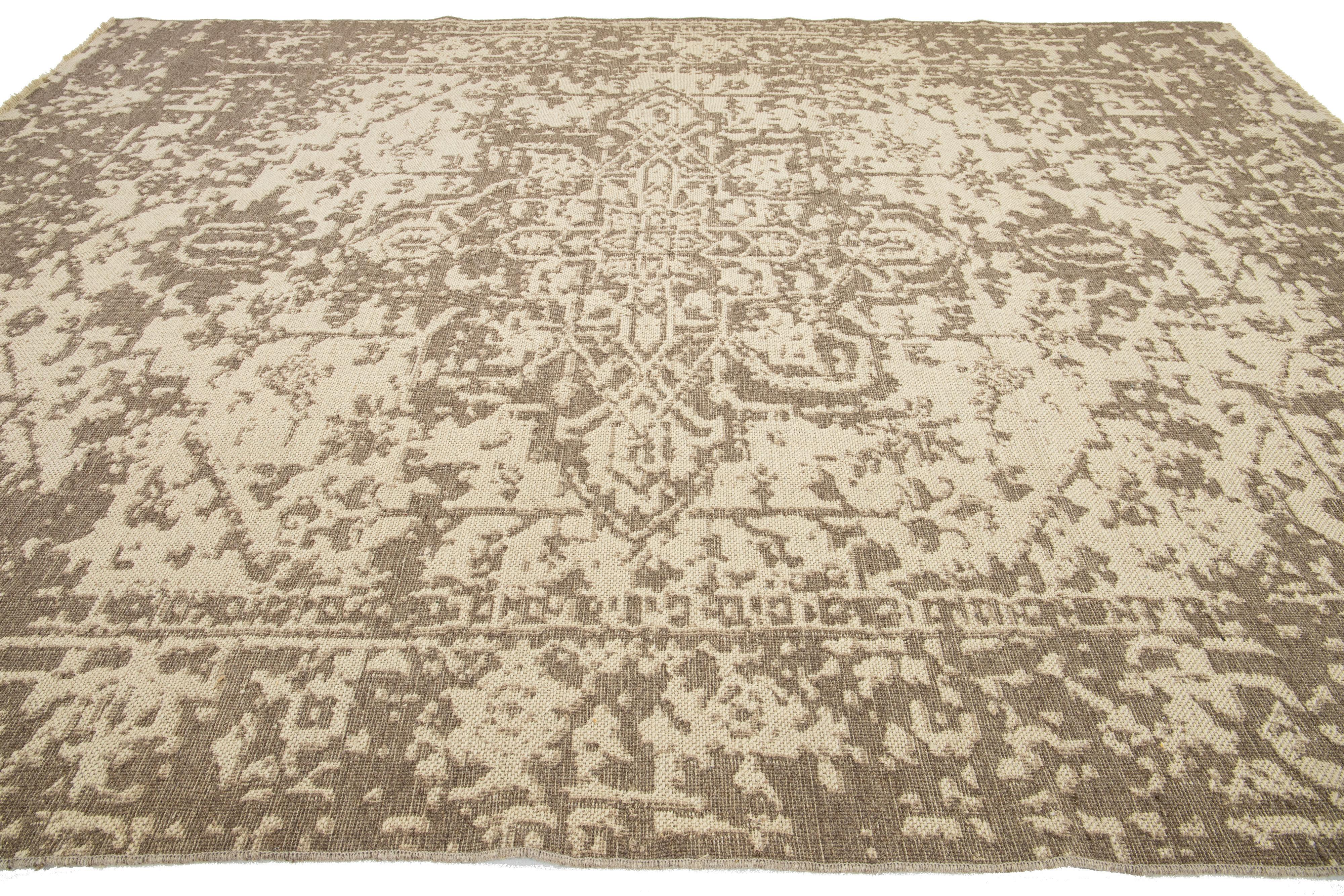 Medallion Designed Transitional Hand Loom Wool Rug In Beige In New Condition For Sale In Norwalk, CT