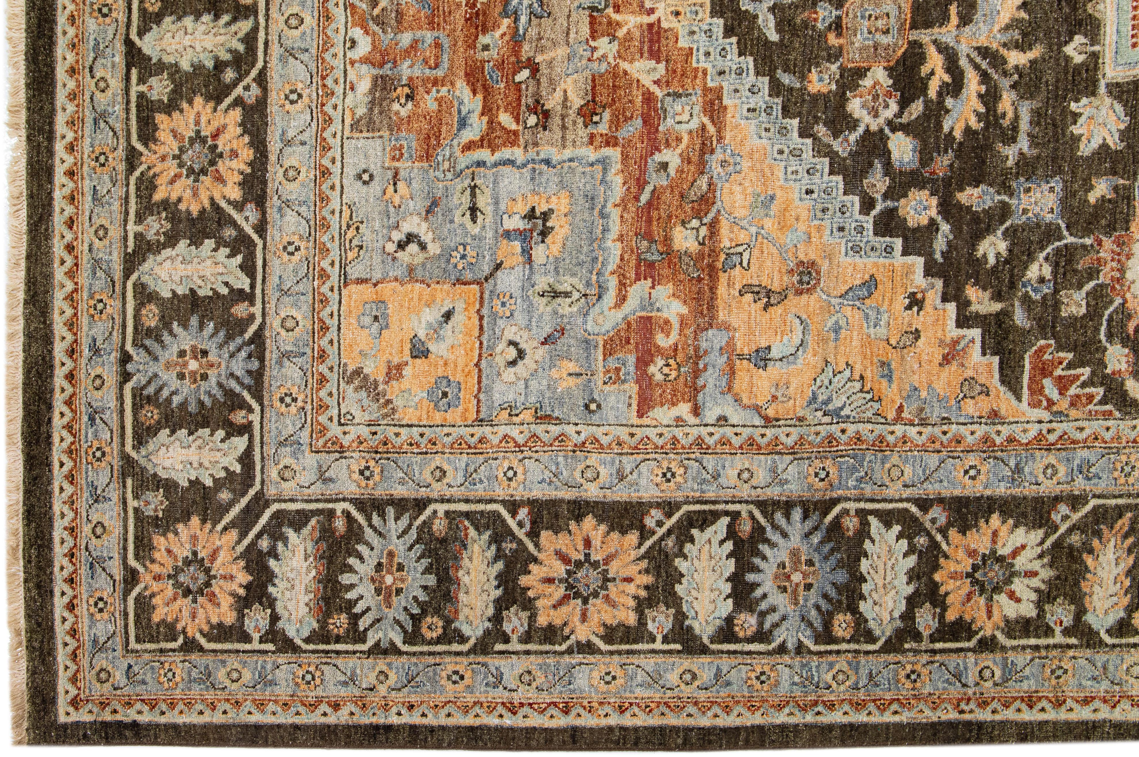 Handgefertigter persischer Medaillon-Wollteppich im Täbris-Stil in Braun von Apadana (Handgeknüpft) im Angebot