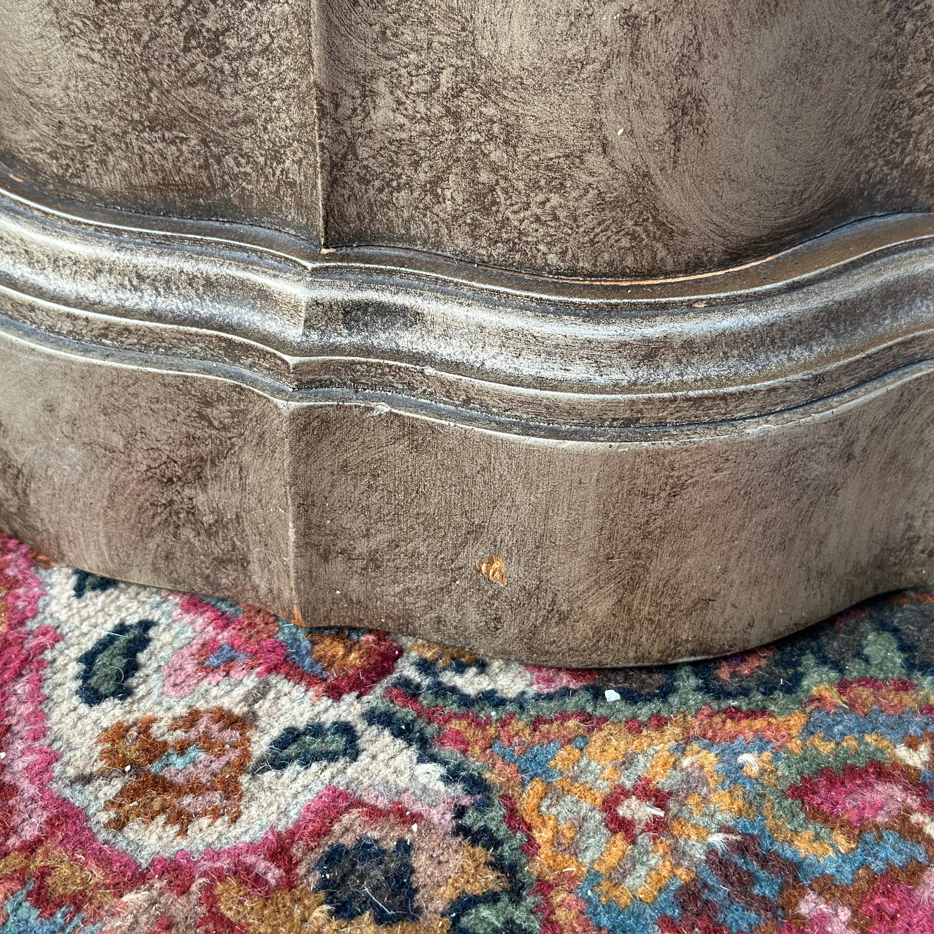 Medallion Limited Pedestal Serpentino Con Armario Hollywood Regency en venta 3