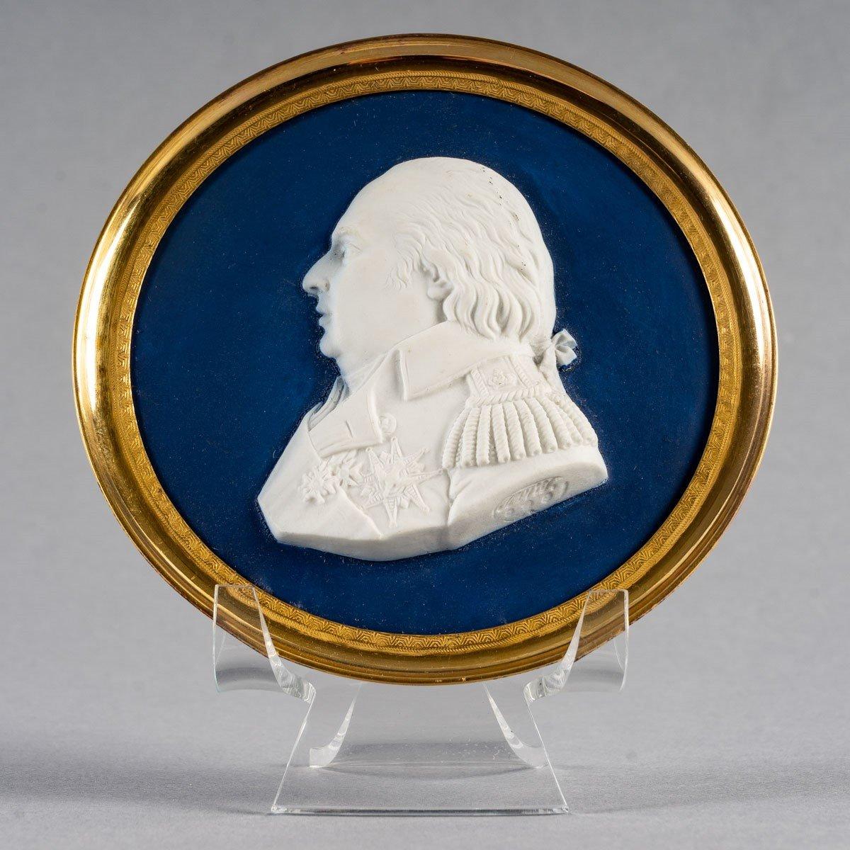 Restauration Medallion of the King of France Louis XVIII, in Sèvres Biscuit For Sale