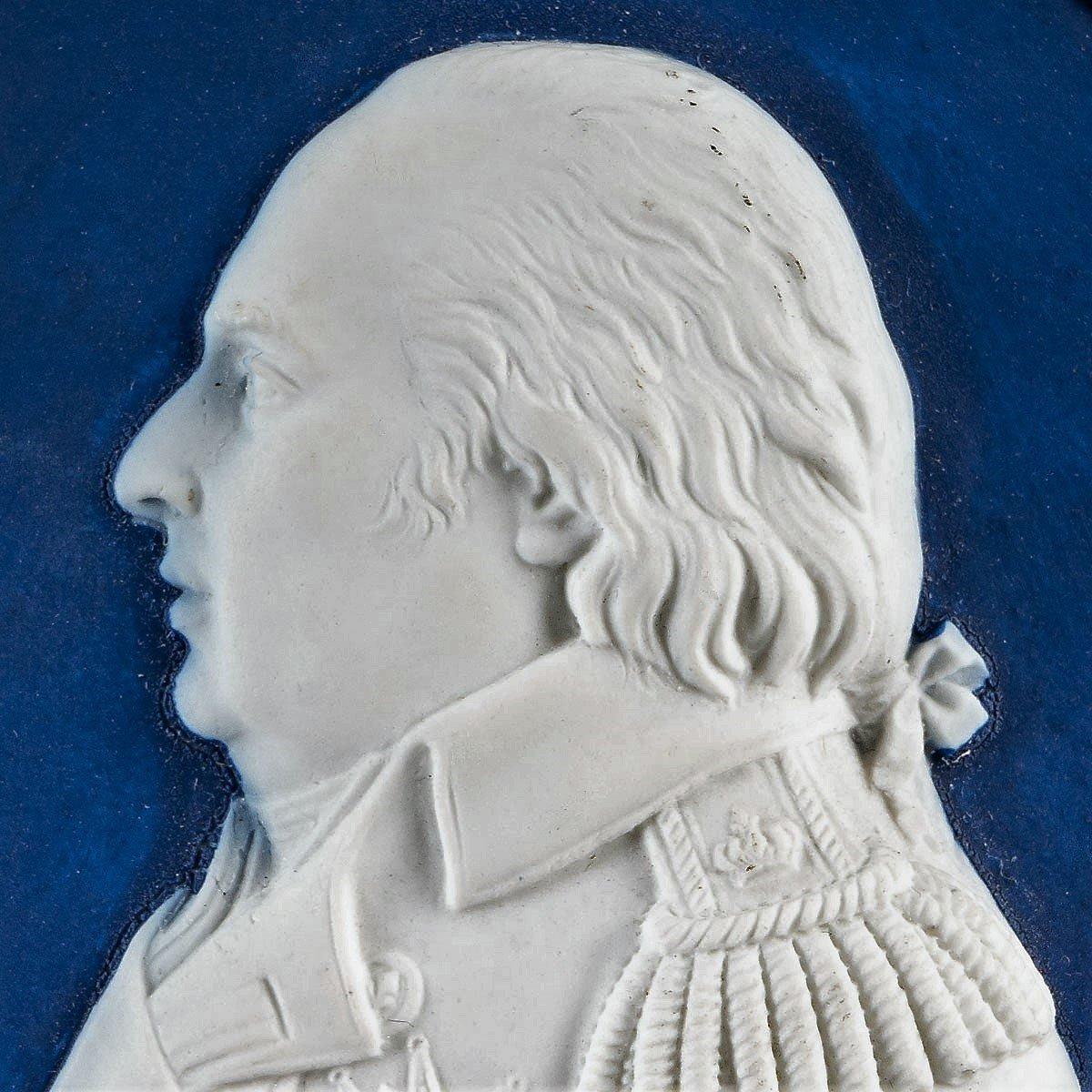 Porcelain Medallion of the King of France Louis XVIII, in Sèvres Biscuit For Sale