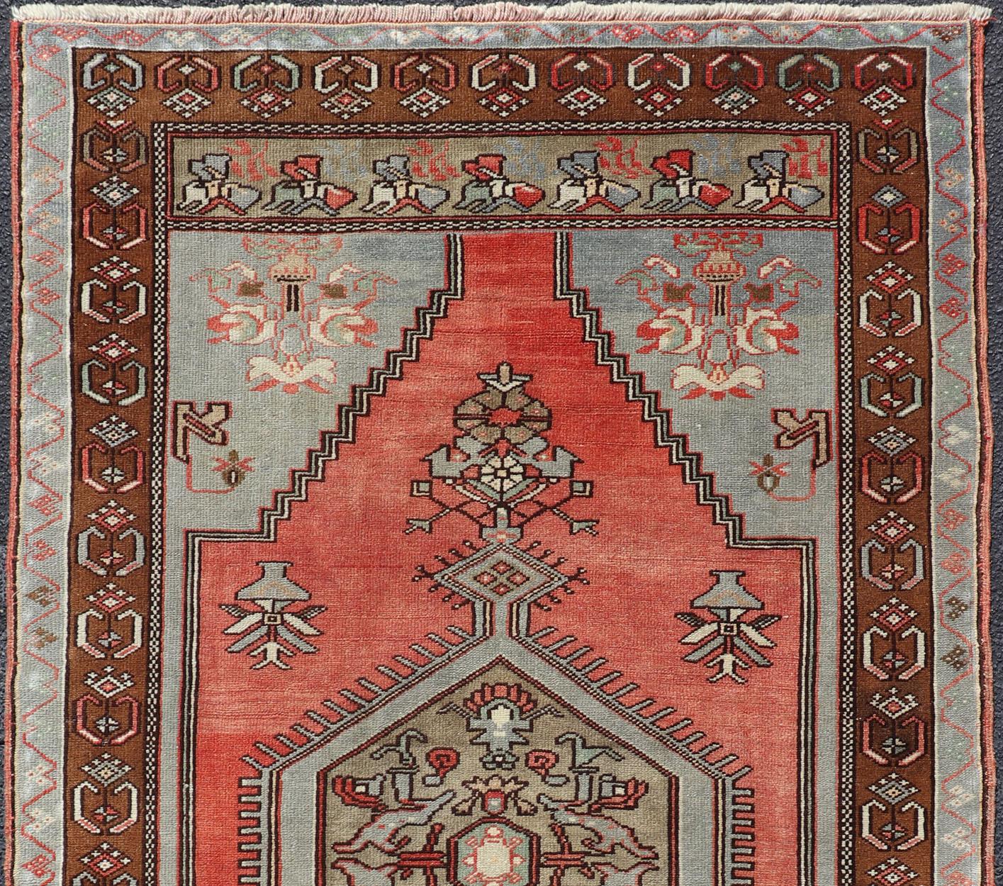 Medallion vintage Turkish Oushak in red, gray, charcoal, and brown, rug TU-NED-1022 country of origin / type: Turkey / Oushak, circa 1940.

This beautiful vintage Oushak runner from 1940s Turkey features a Classic Oushak design, which is enhanced
