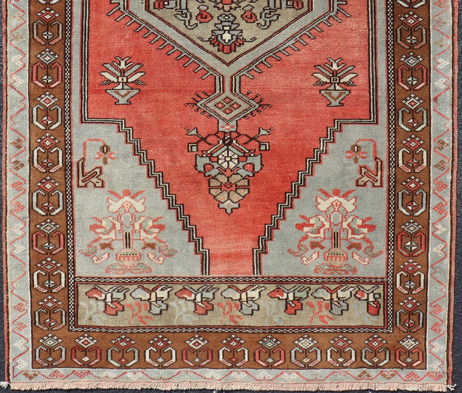 Medallion Vintage Turkish Oushak in Soft Red, Charcoal, Gray and Brown In Good Condition For Sale In Atlanta, GA