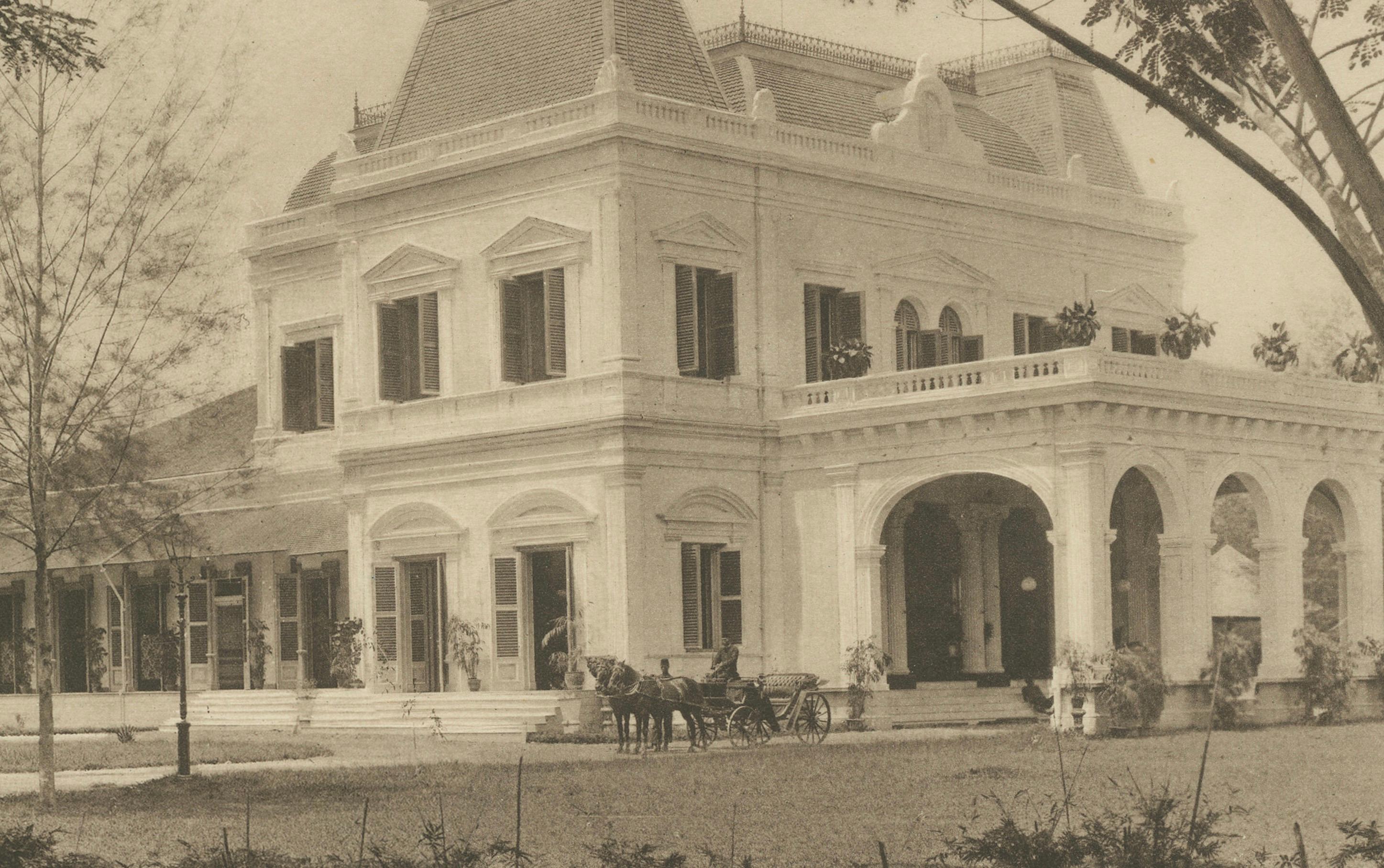 Néerlandais Palais du résident de Medan, côte est de Sumatra - Photogravure de Kleingrothe c.1900 en vente