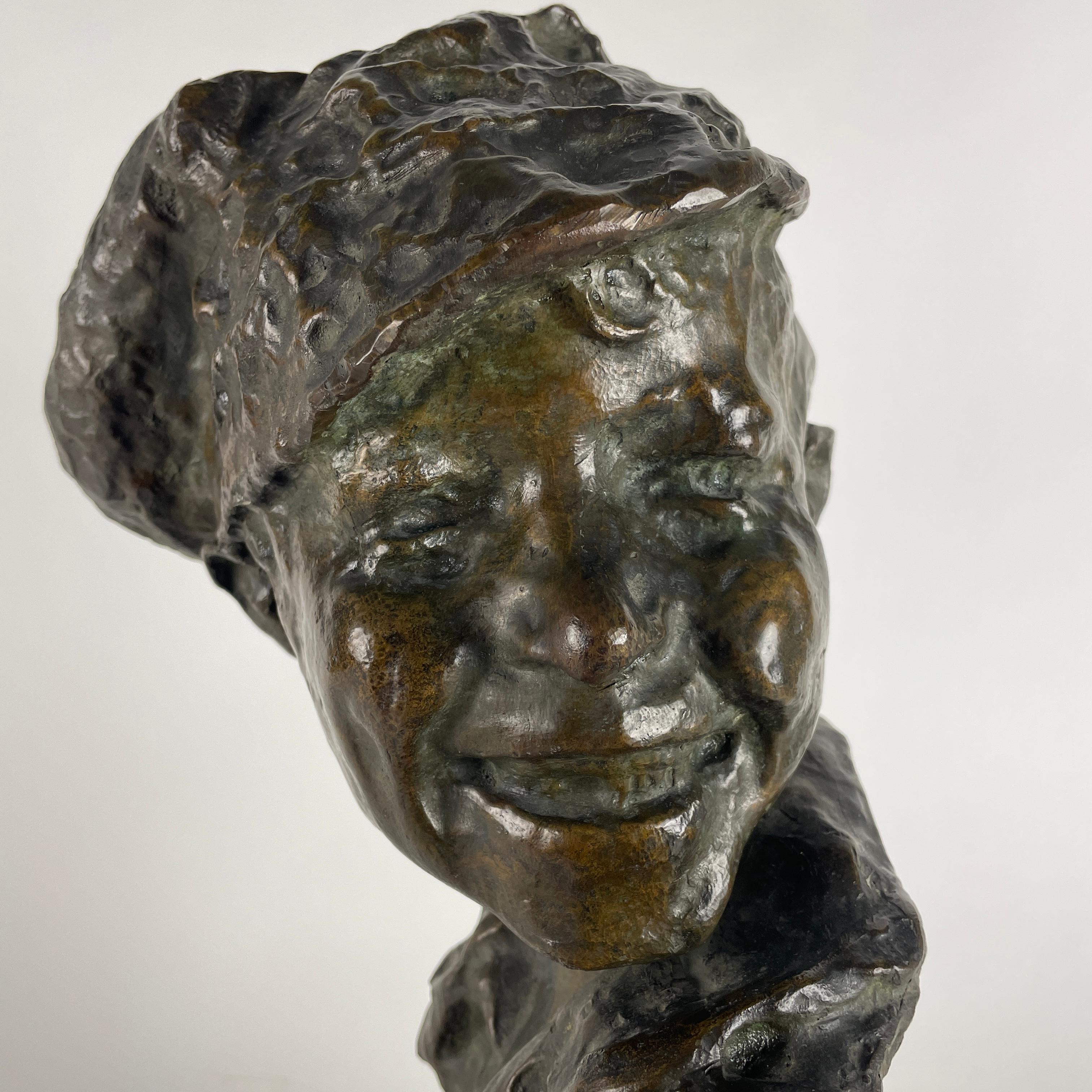 Medardo Rosso Gavroche Buste de garçon rieur en bronze Oeuvre impressionniste en vente 2