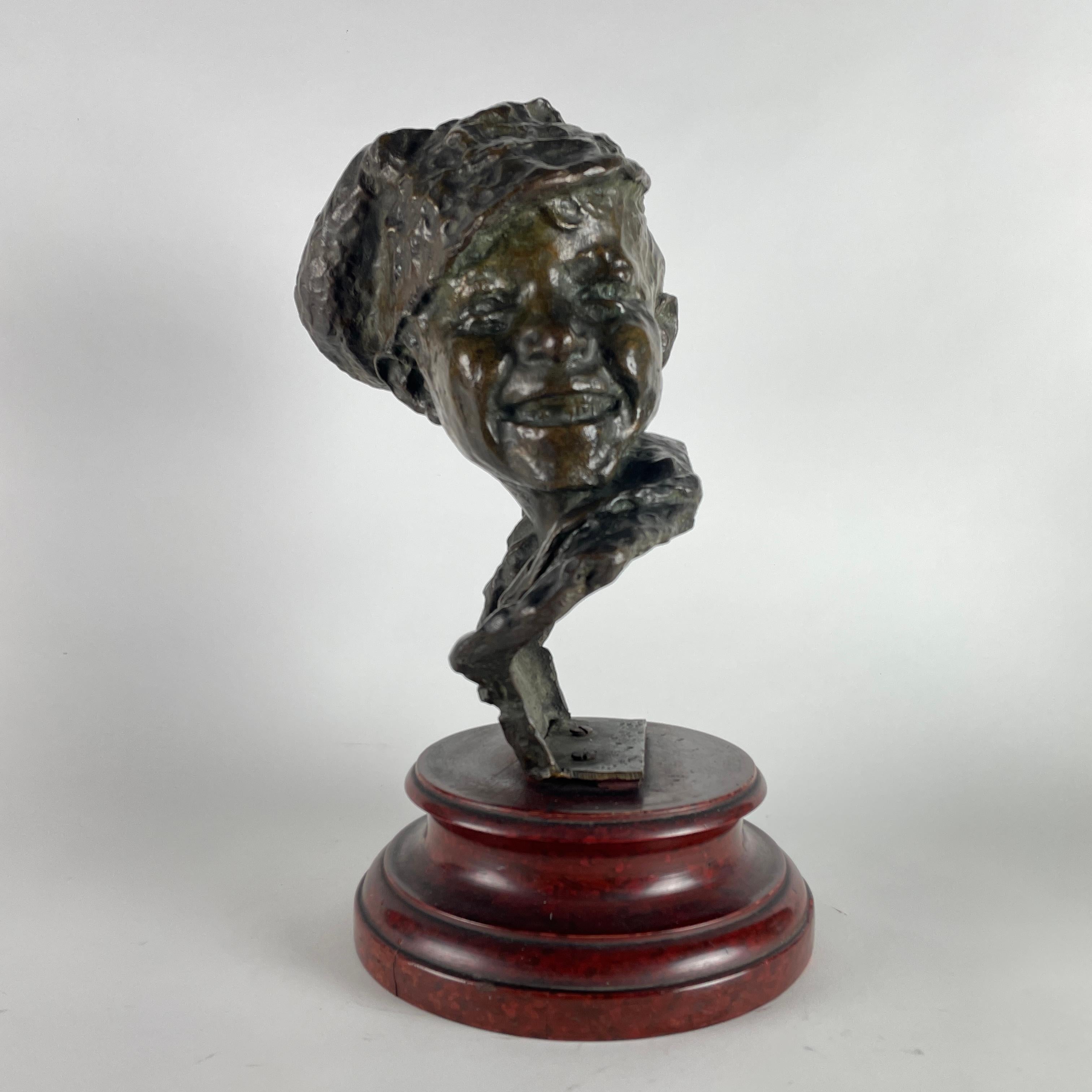 Medardo Rosso Gavroche Buste de garçon rieur en bronze Oeuvre impressionniste en vente 3