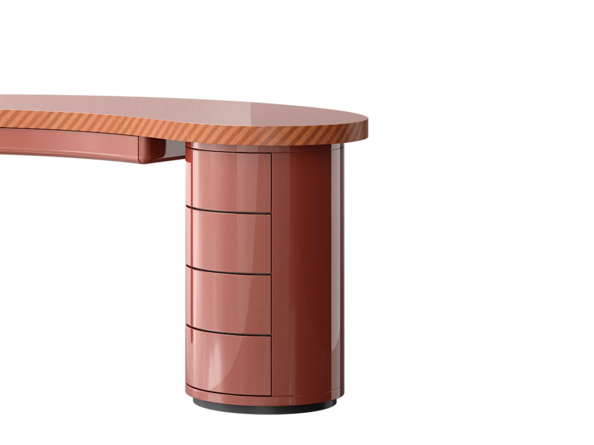 MEDEA Desk in glossy finish For Sale 1