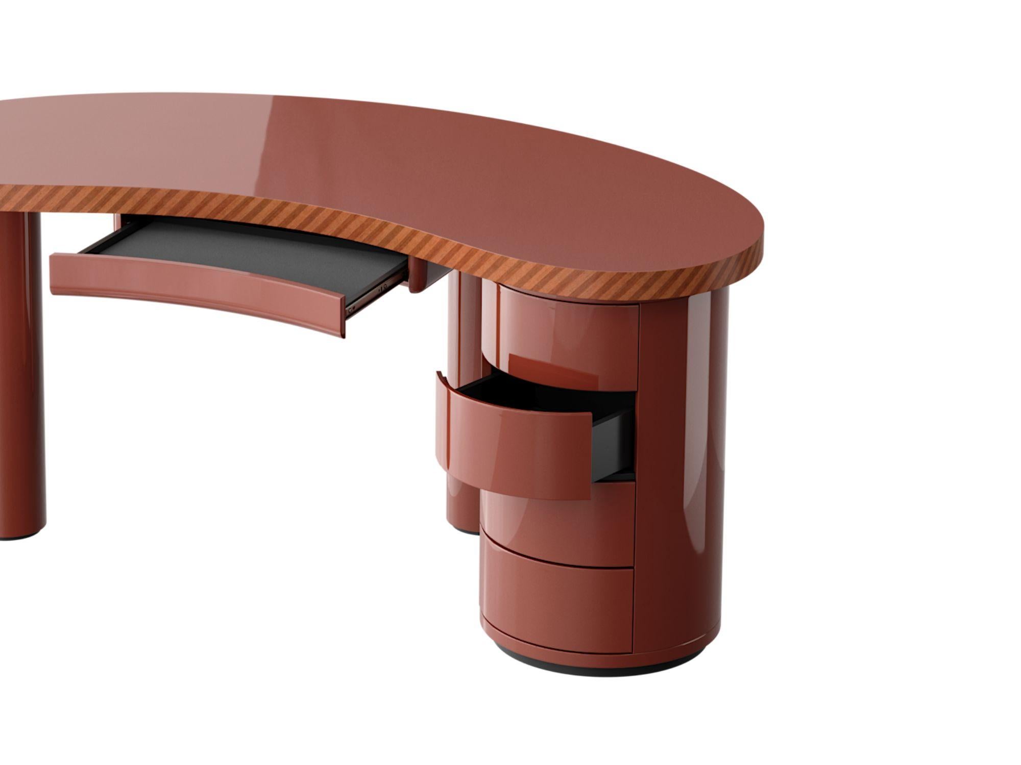 MEDEA Desk in glossy finish For Sale 2