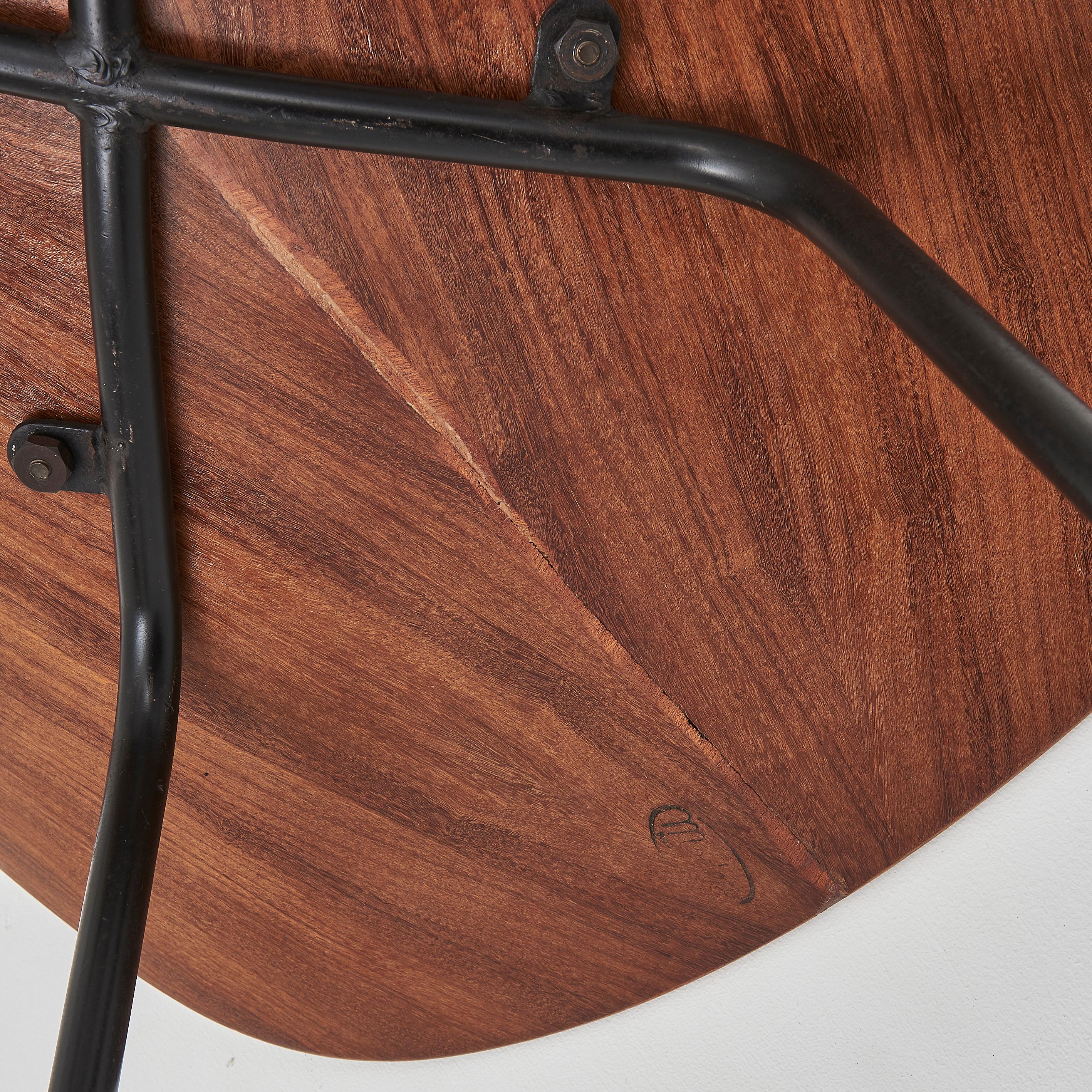 Sedie Vintage Medea N102 di Vittorio Nobili


Vera icona del design italiano di metà secolo, le sedie Medea N102 di Vittorio Nobili sono un capolavoro di forma e funzionalità. Introdotta per la prima volta nel 1955, questa sedia esemplifica l'uso