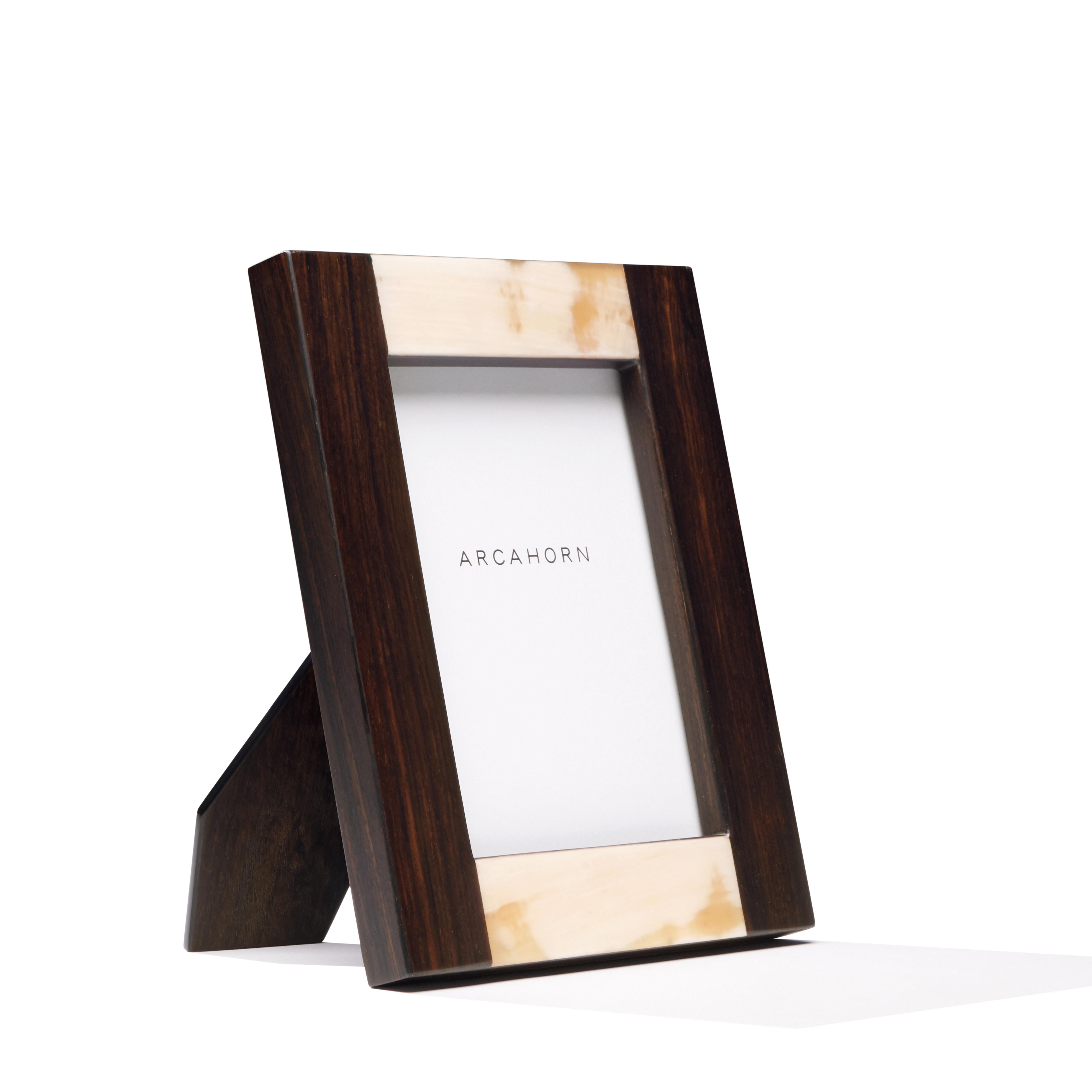Hand-Crafted Medea Picture Frame in Amara ebony veneer & Corno Italiano, Mod. 5315A For Sale