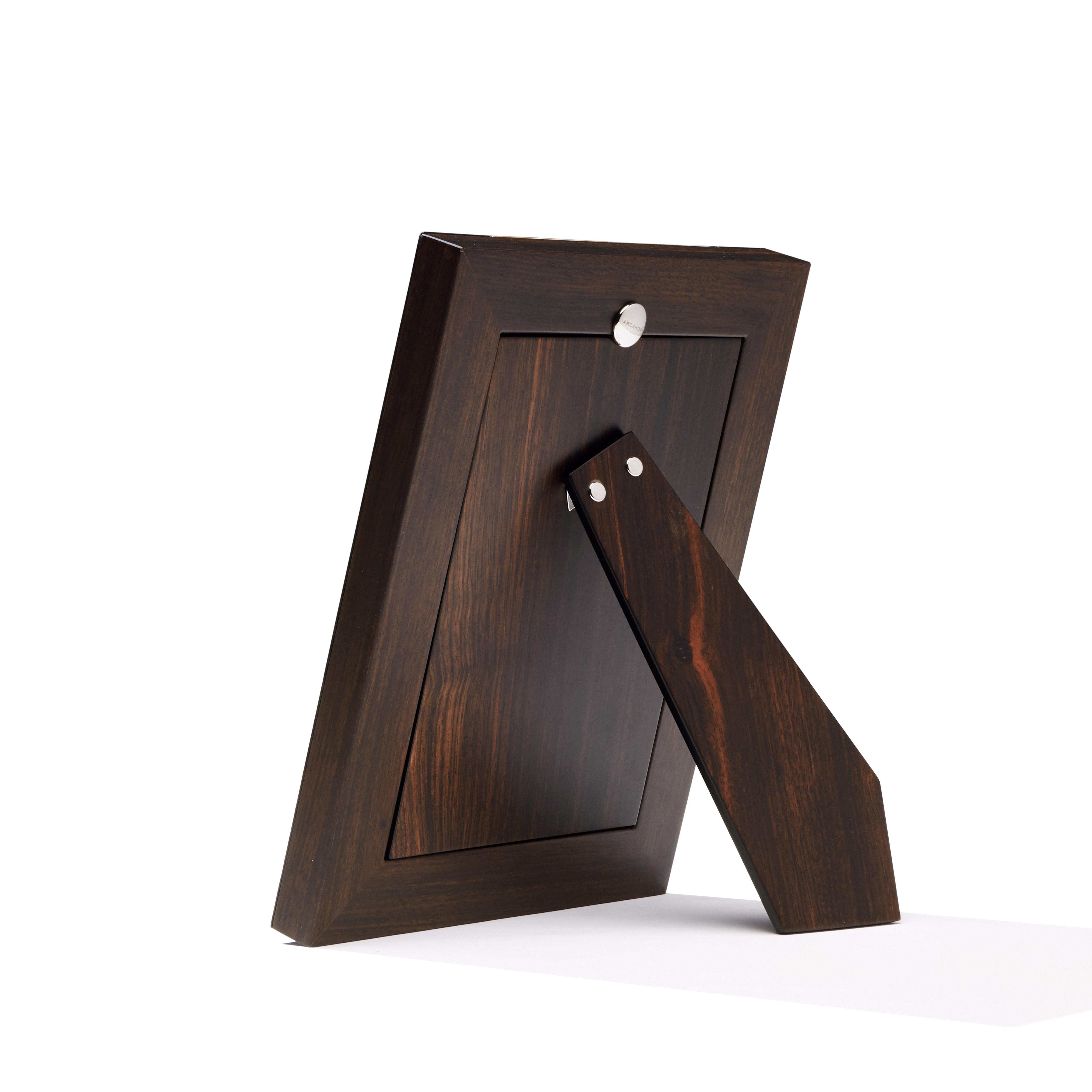 Medea Picture Frame in Amara ebony veneer & Corno Italiano, Mod. 5315A In New Condition For Sale In Recanati, Macerata