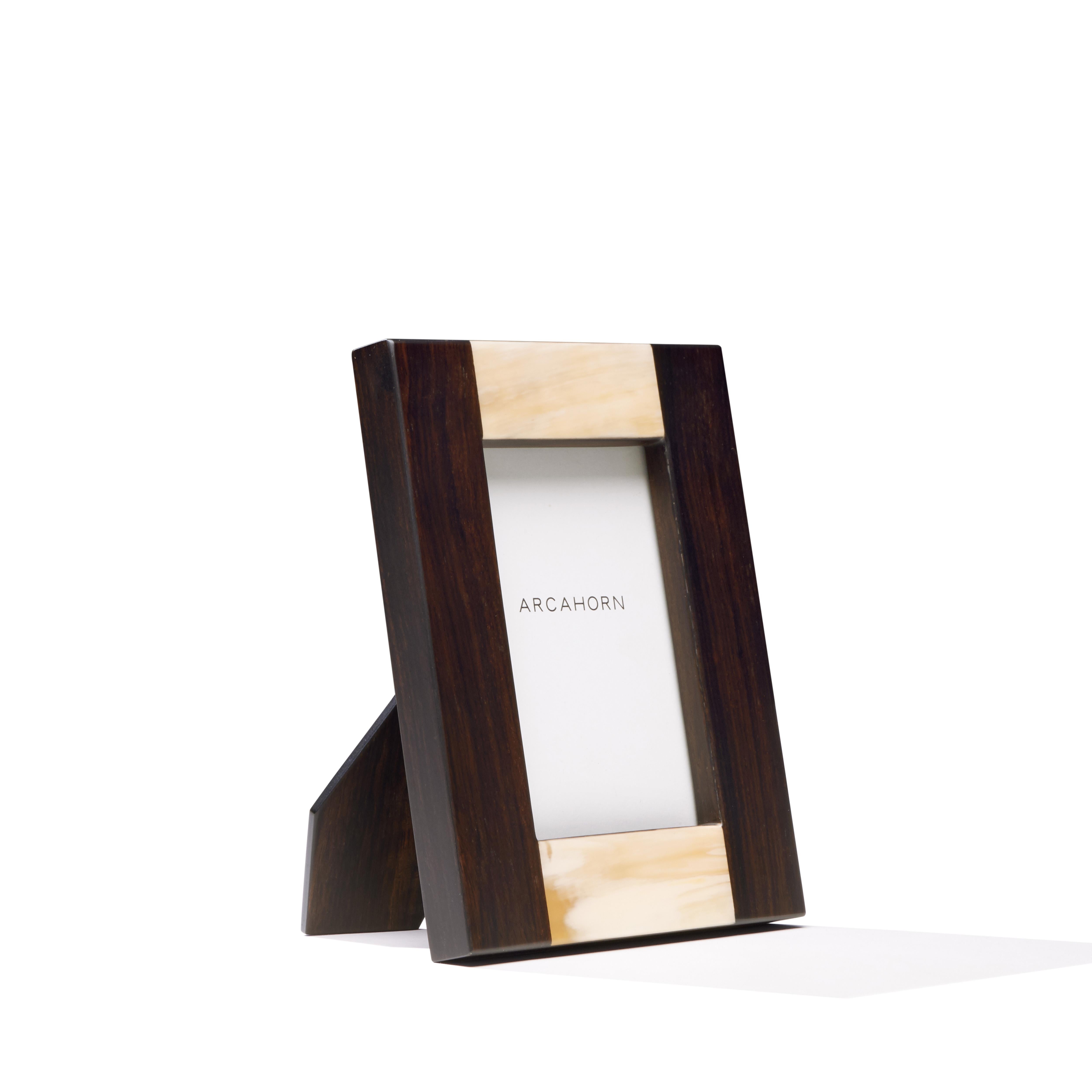 Featuring a classic rectangular shape, the Medea picture frame in Amara ebony veneer is given an elegant, textured effect by the striated nuances of matte Corno Italiano inlays. Available in two different sizes, Medea will display your unforgettable
