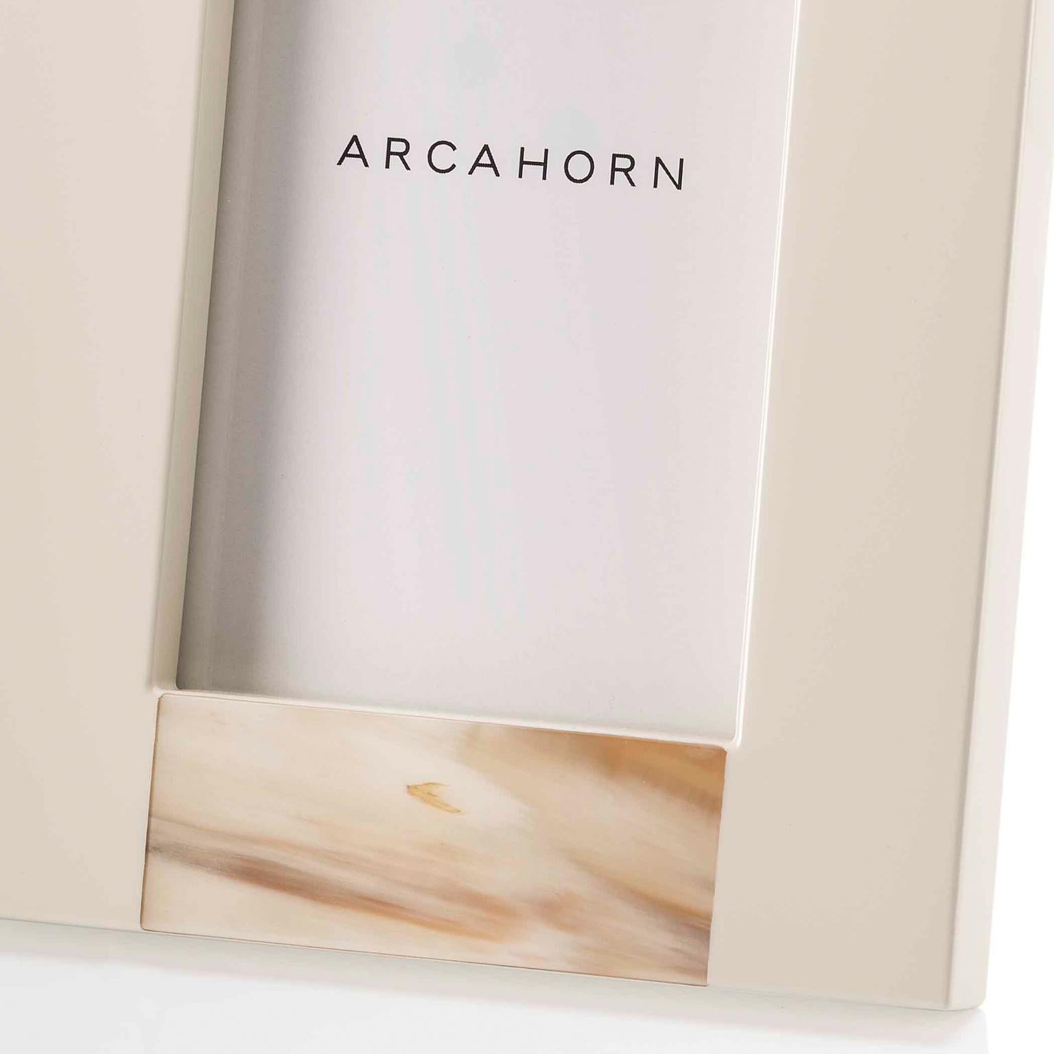 XXIe siècle et contemporain Cadre Medea en Wood laqué avec incrustations de Corno Italiano, Mod. 5314c en vente