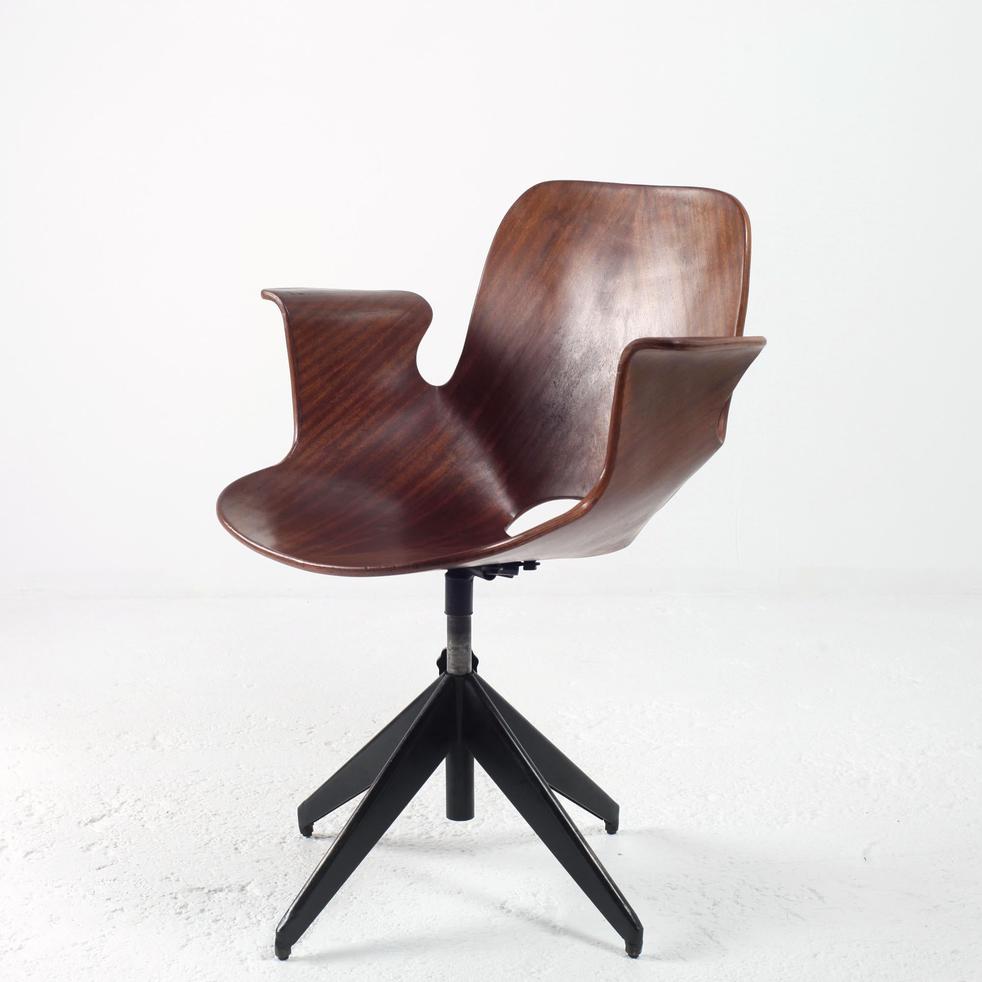 Medea Swivel Desk Chair by Vittorio Nobili 3