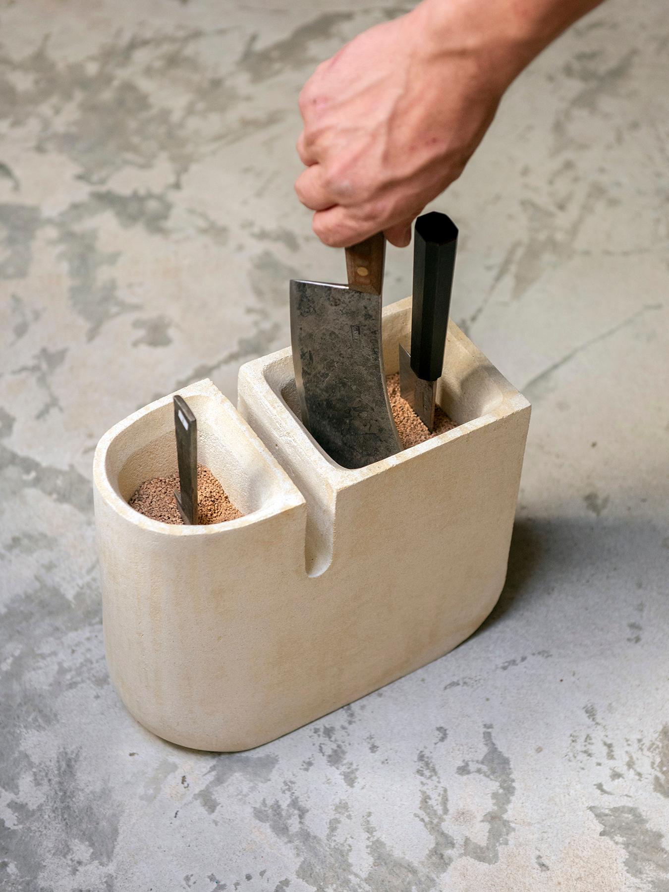 Moderno Ceppo di coltelli Media di Piscina in ceramica con opzioni di smaltatura disponibili in vendita