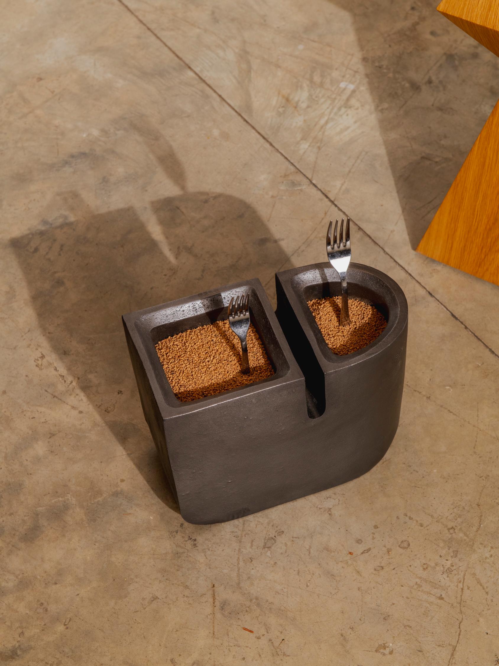 Ceppo di coltelli Media di Piscina in ceramica con opzioni di smaltatura disponibili in vendita 1