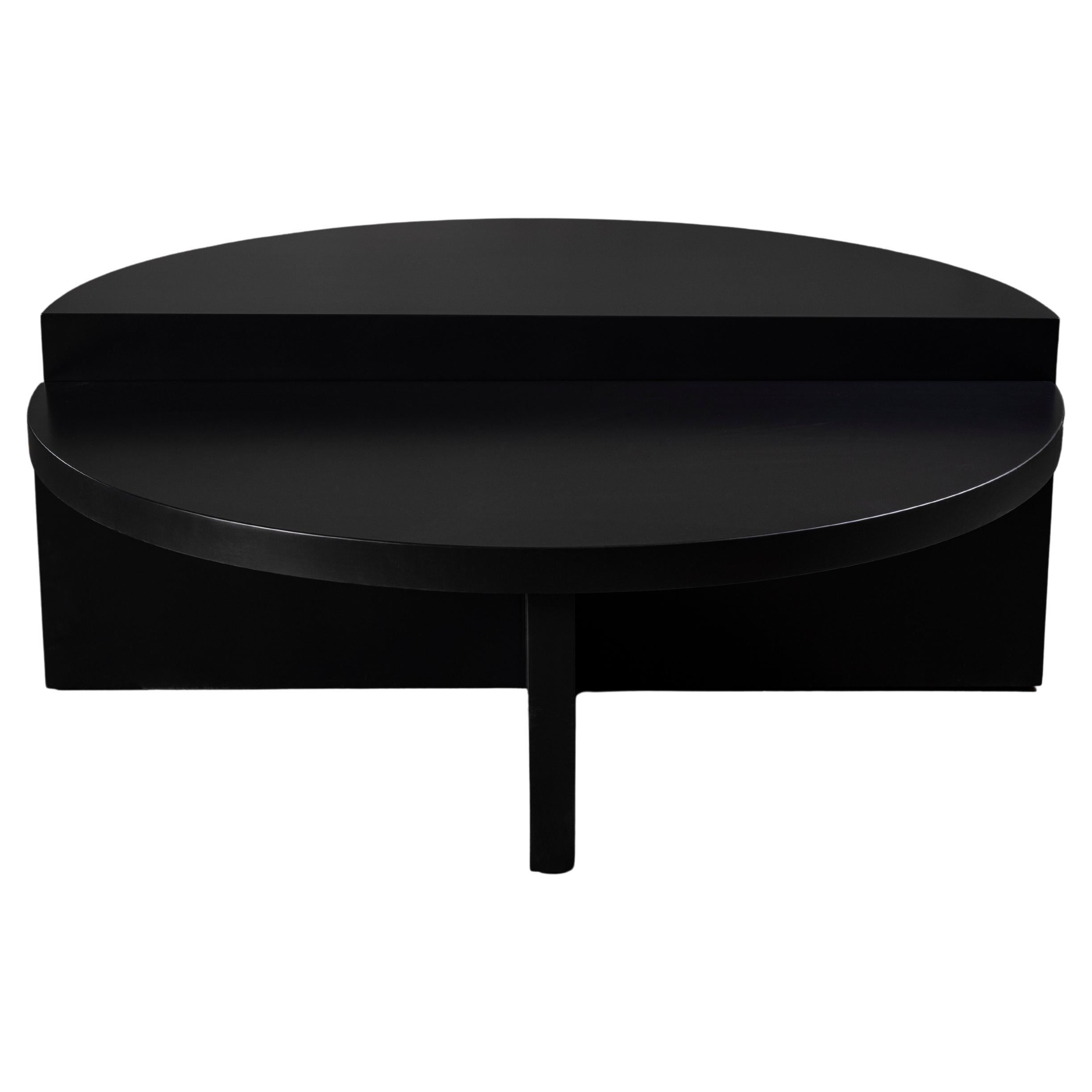 Media Luna Table basse demi-circulaire en laque noire par No Age Studio en vente