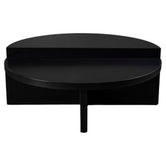 Media Luna Table basse demi-circulaire en laque noire par No Age Studio