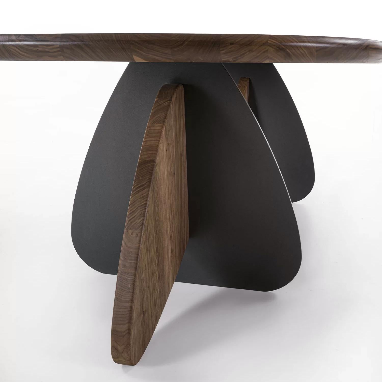 Acier Table à manger en noyer Mediator en vente