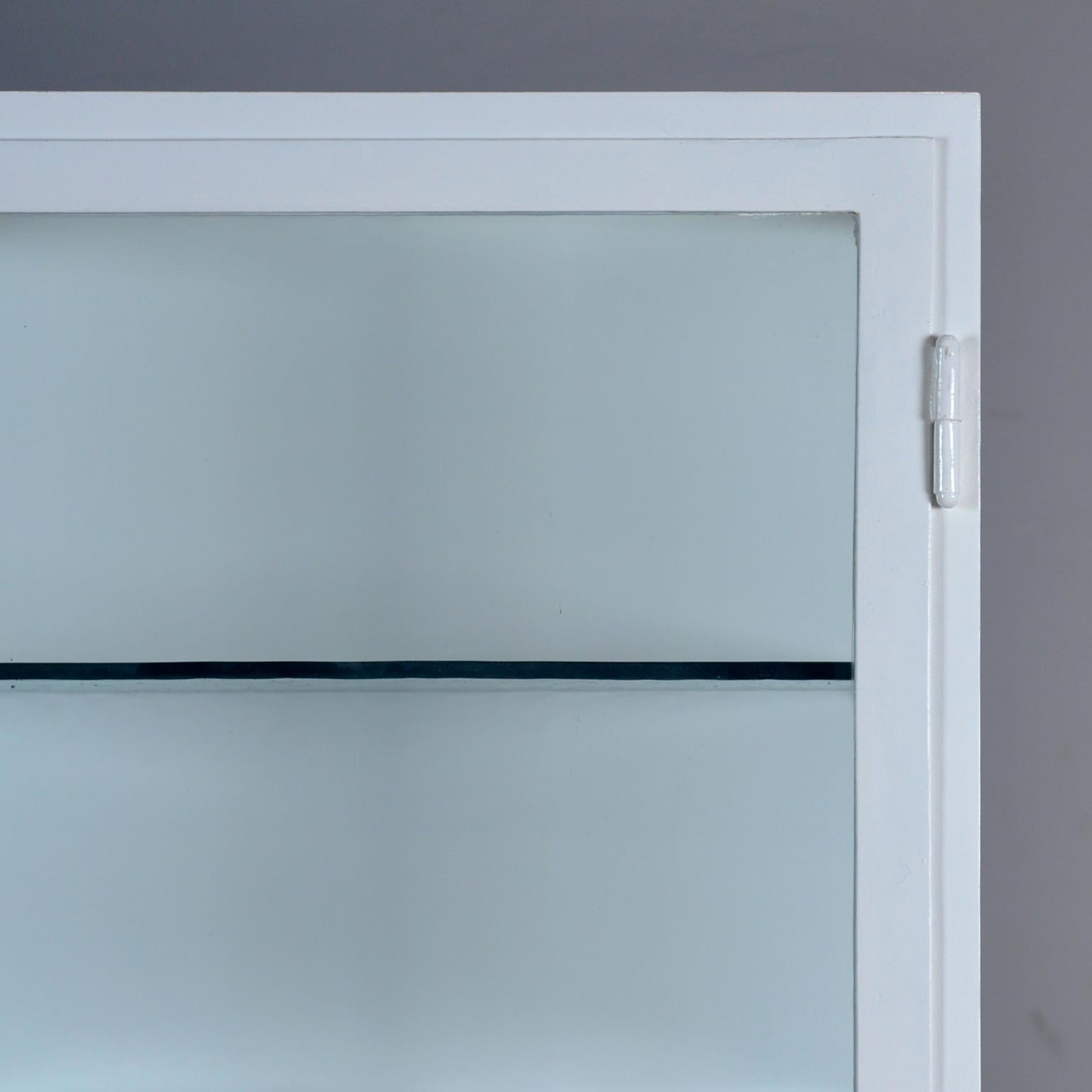 Medical cabinet, 1930s 3