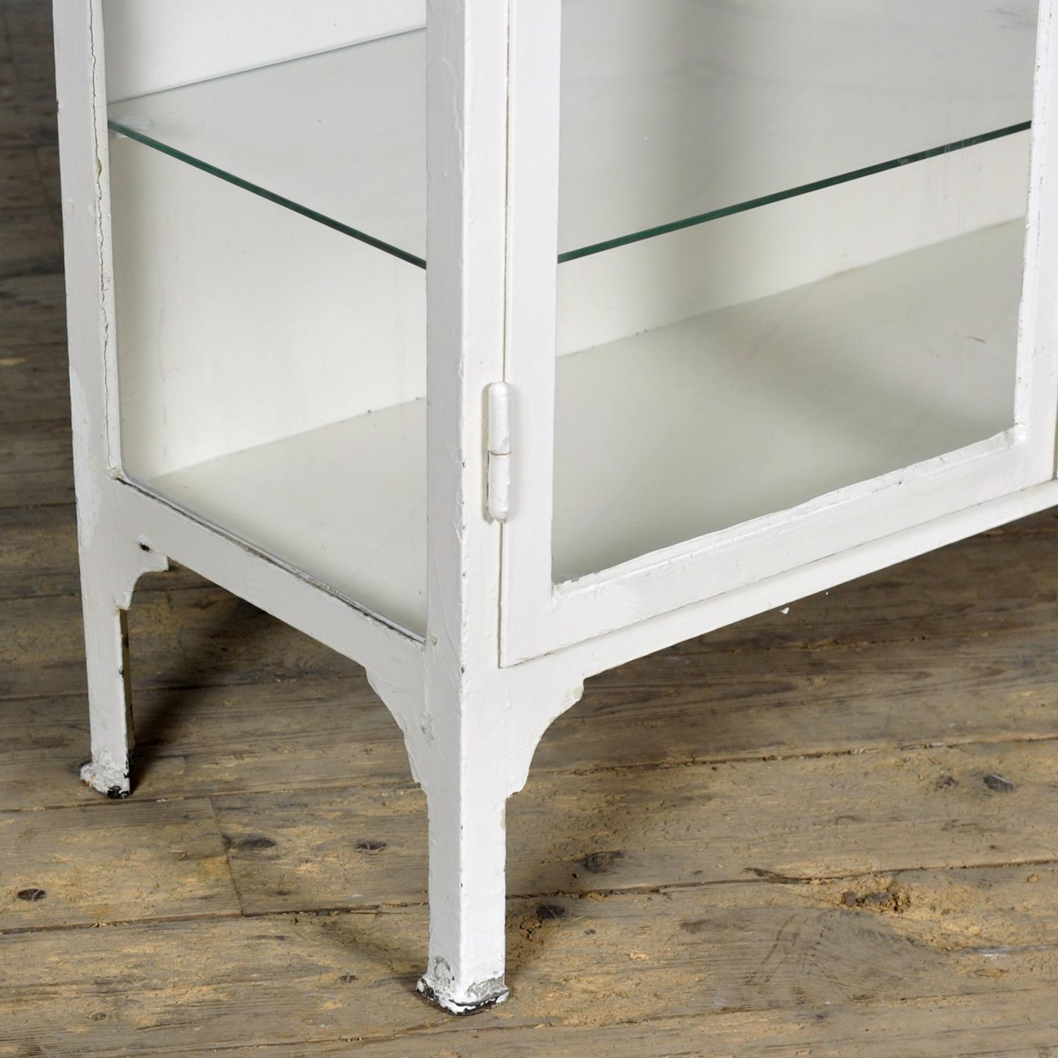Medical cabinet, 1930’s For Sale 2