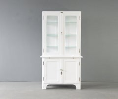 Armoire médicale des années 1920