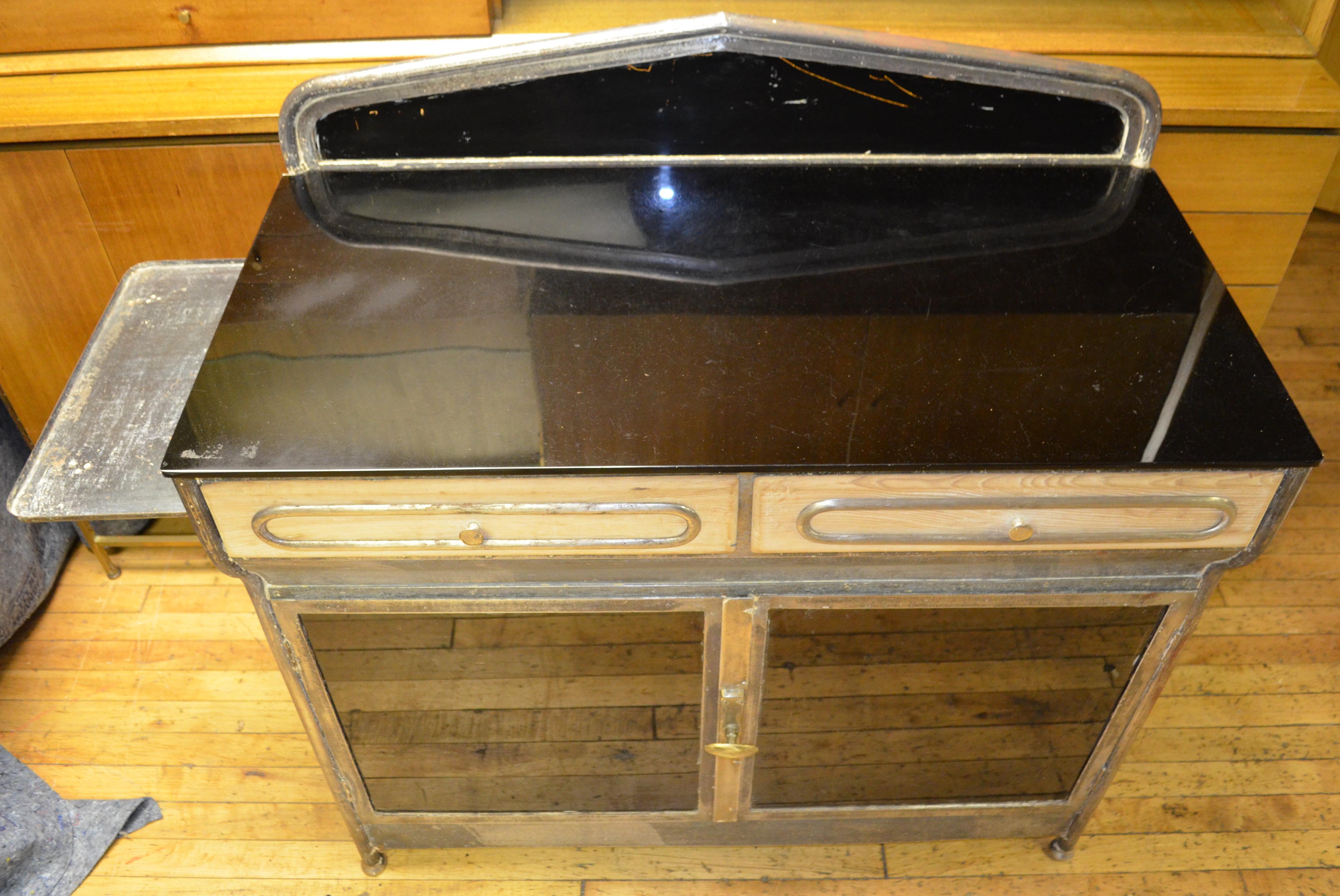 Medical Cabinet from the Art Deco Period, circa 1920s For Sale 1