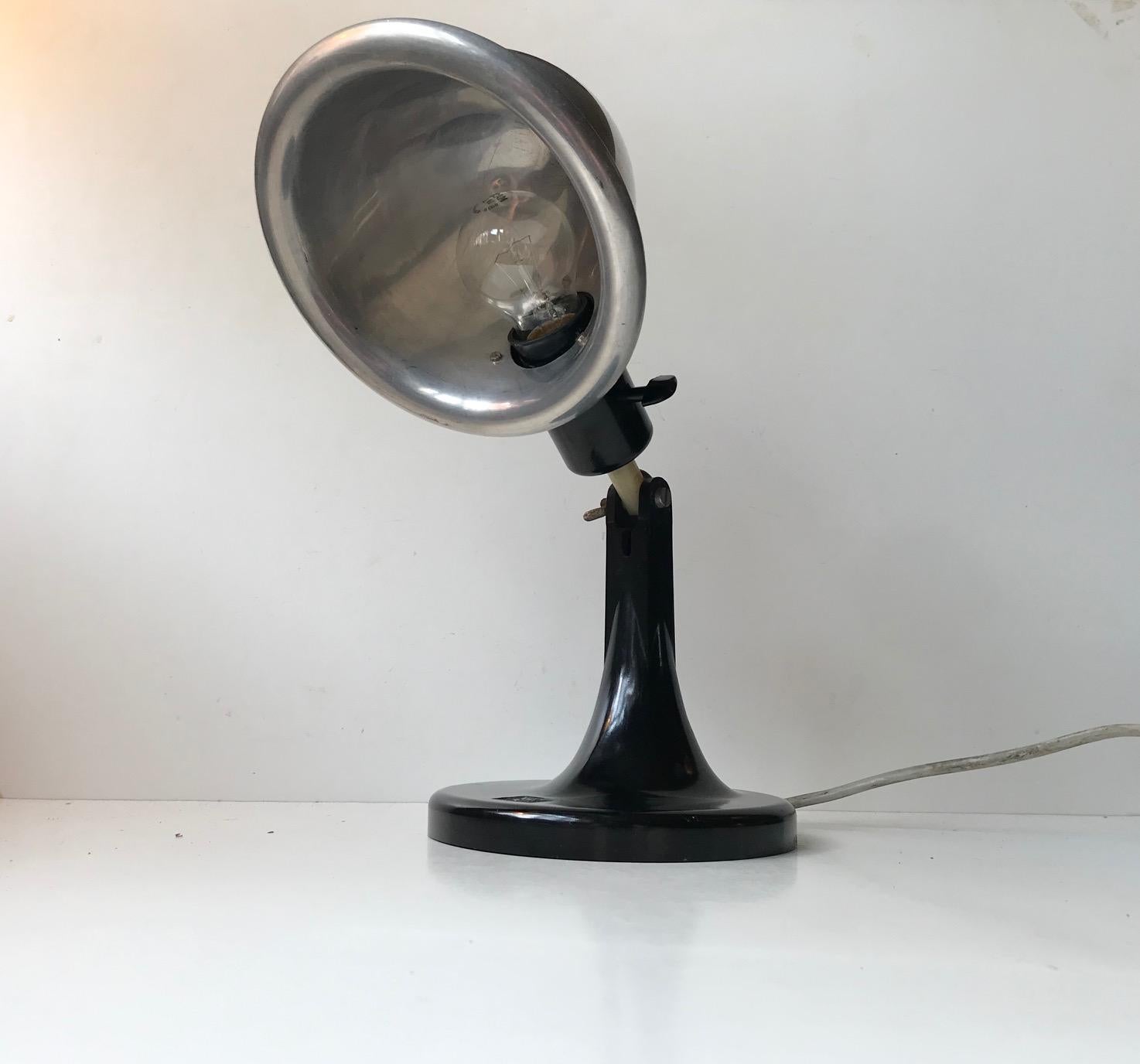 Medical DDR Table Lamp in Bakelite and Aluminium, circa 1940 In Good Condition For Sale In Esbjerg, DK