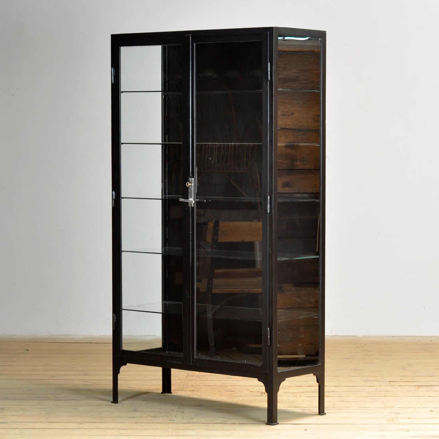 Vitrina médica, años 30 Industrial en venta