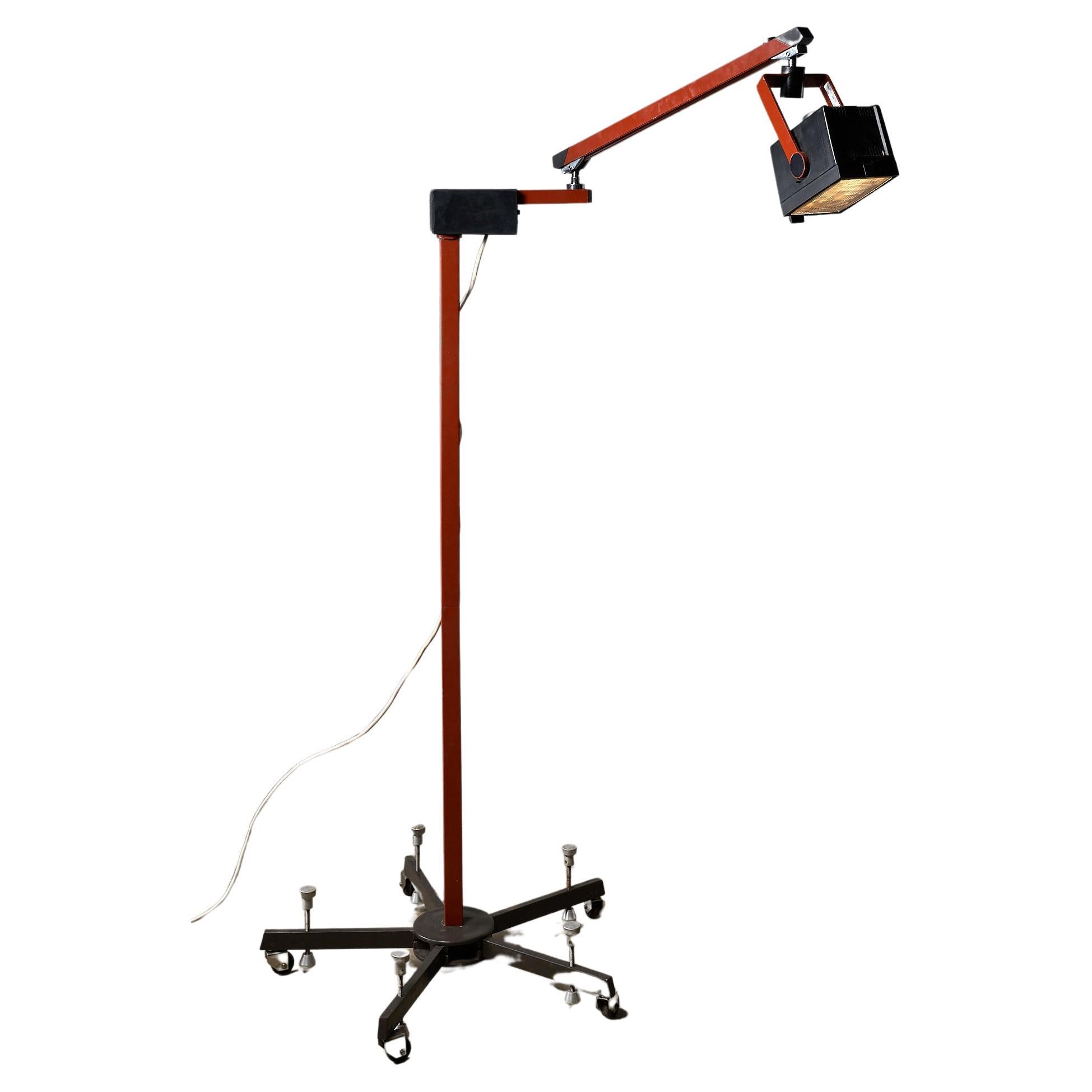 We offer 4 of these medical industrial floor lamps, boasting a remarkable functional design. The upper arm of these lamps can pivot in various directions, providing versatile lighting options. Whether used as directional light or as an eye-catching