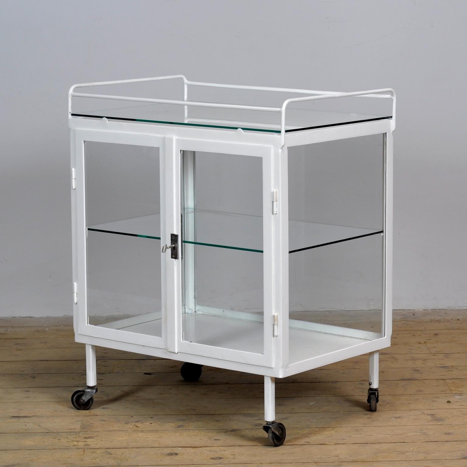 Ungherese Vetrina medica / Carrello, anni '40 in vendita