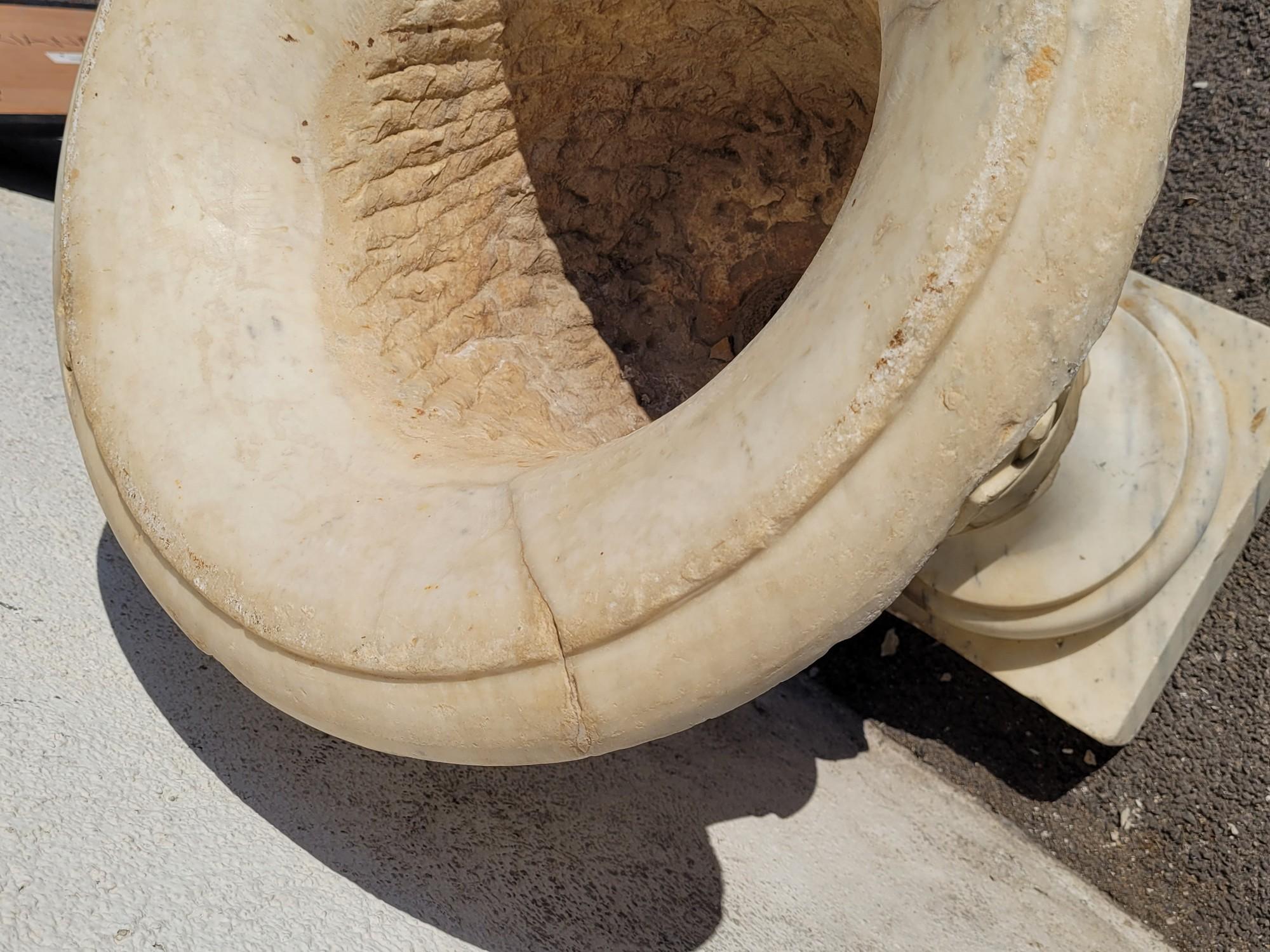 Vase « Medici » en marbre, fin du 19ème siècle 4
