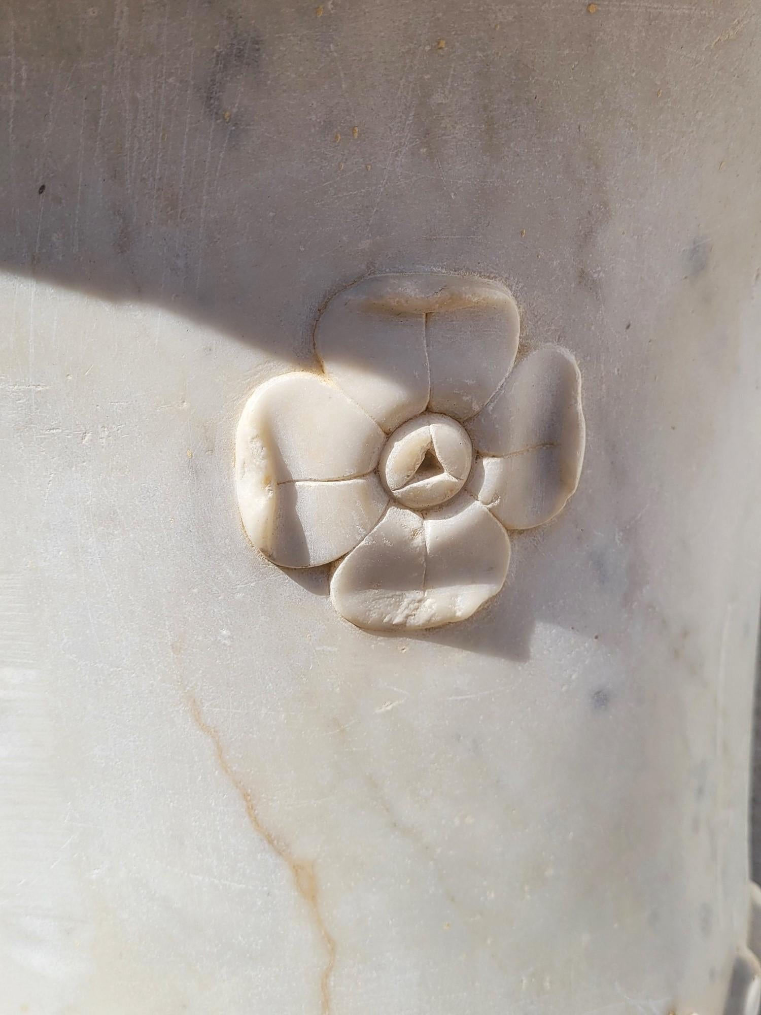 Vase « Medici » en marbre, fin du 19ème siècle Bon état à MARSEILLE, FR