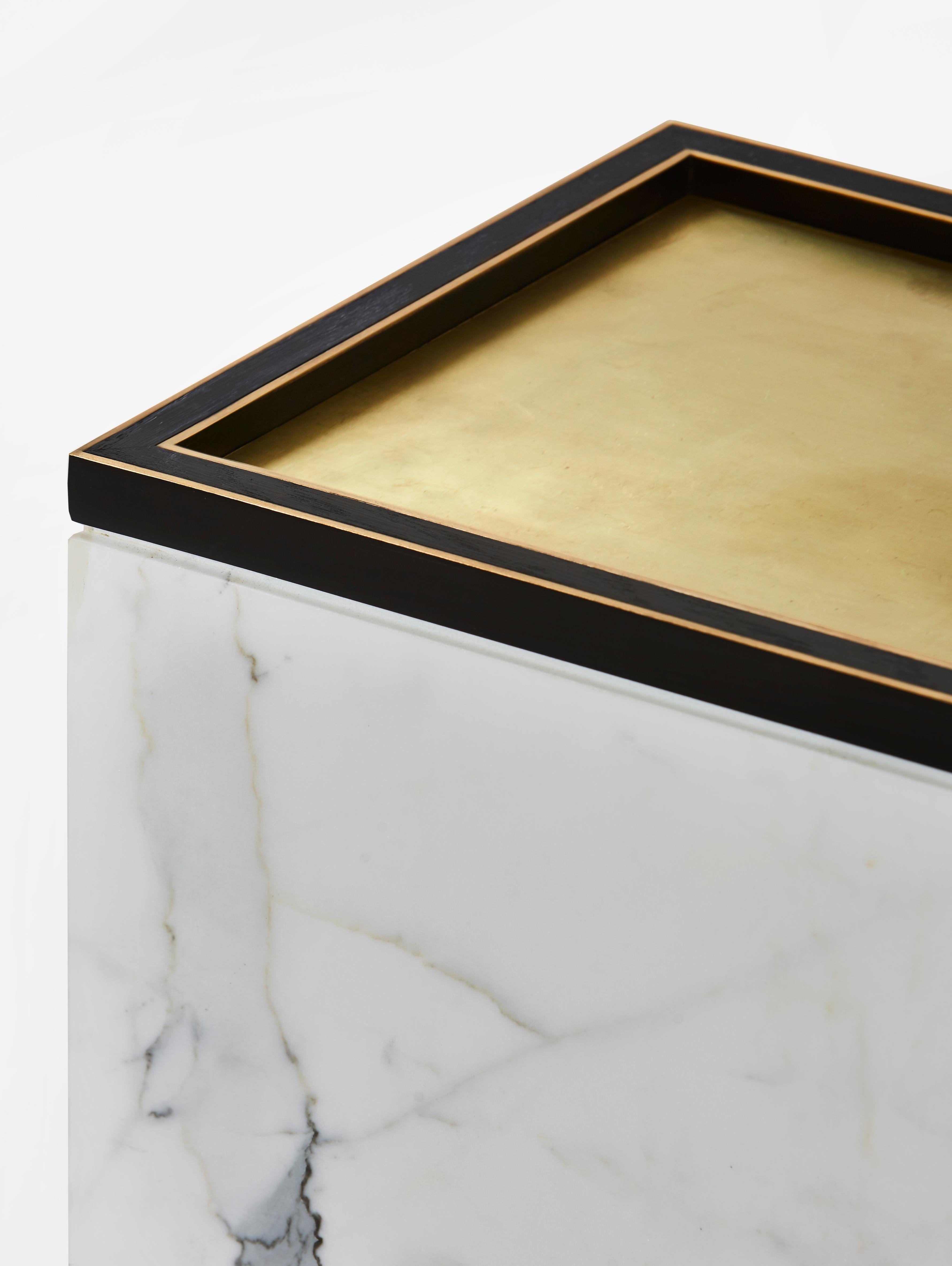 Moderne Table Medici en laiton:: chêne et marbre de Cam Crockford en vente