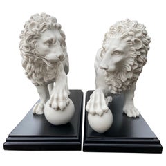Medici 
Vacca Lions - 20th Century Marble Sculptures
