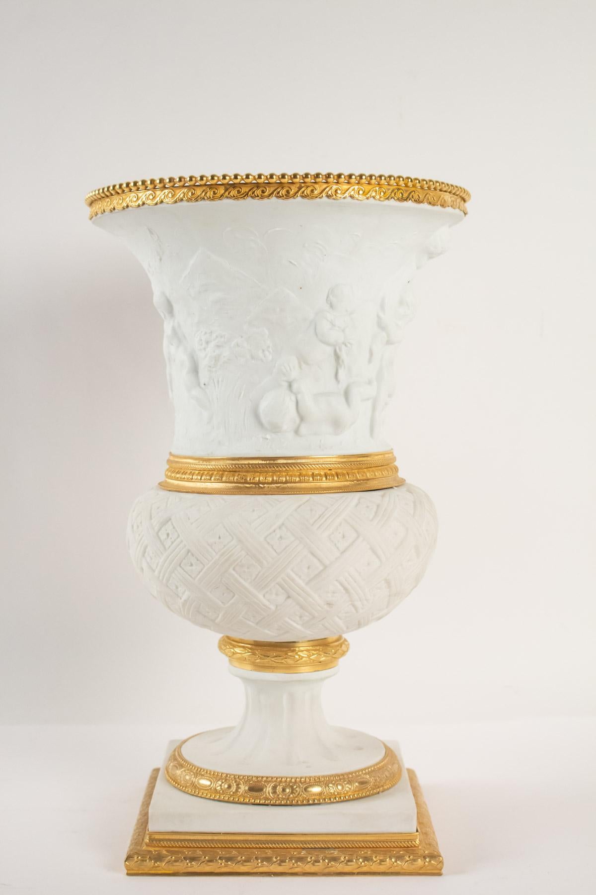 Medici Vase in Biscuit and Gilt Bronze, Early 20th Century Louis XVI Style 1