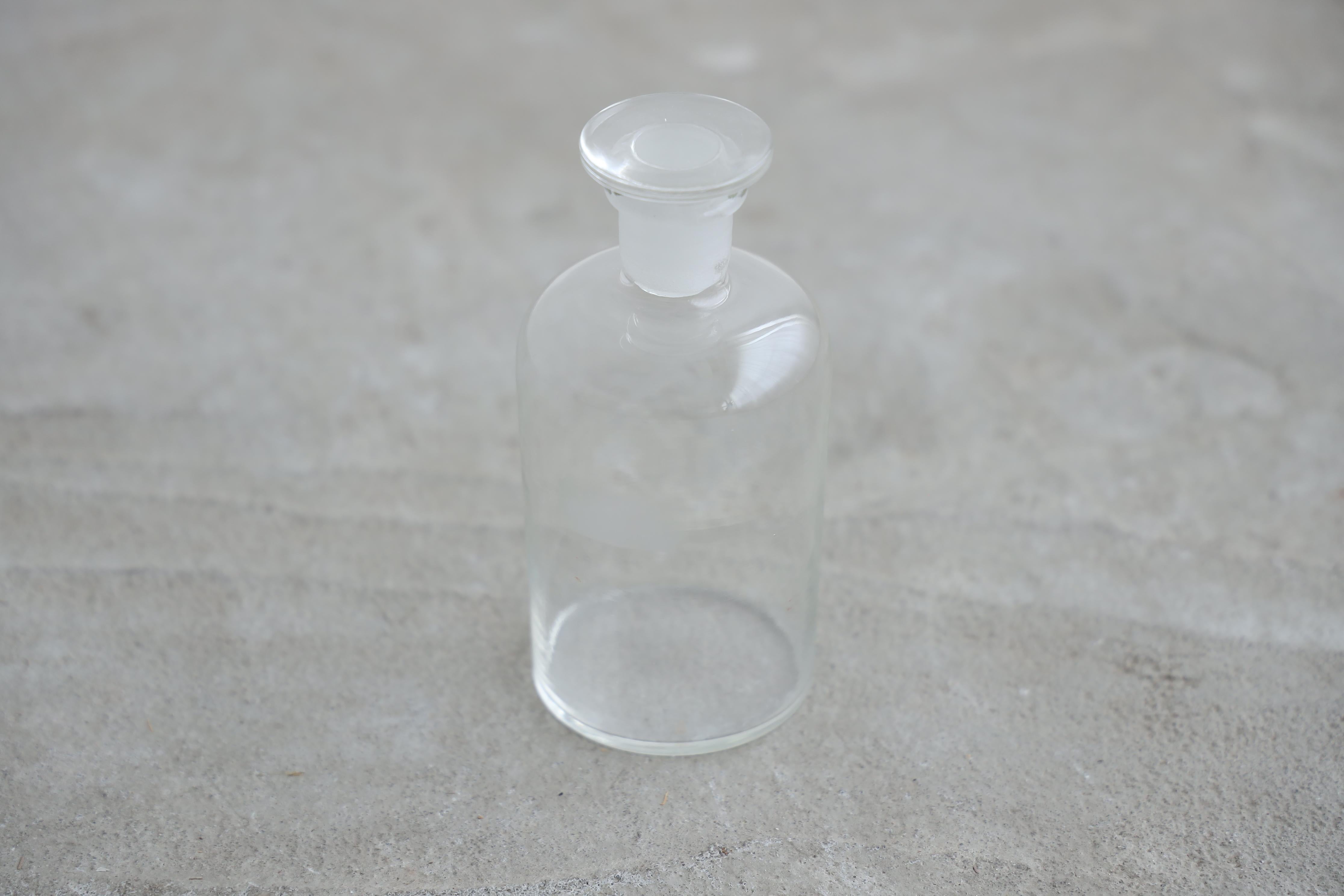 Medicine Bottle, Glass Container, Japanese antique In Good Condition For Sale In Katori-Shi, 12