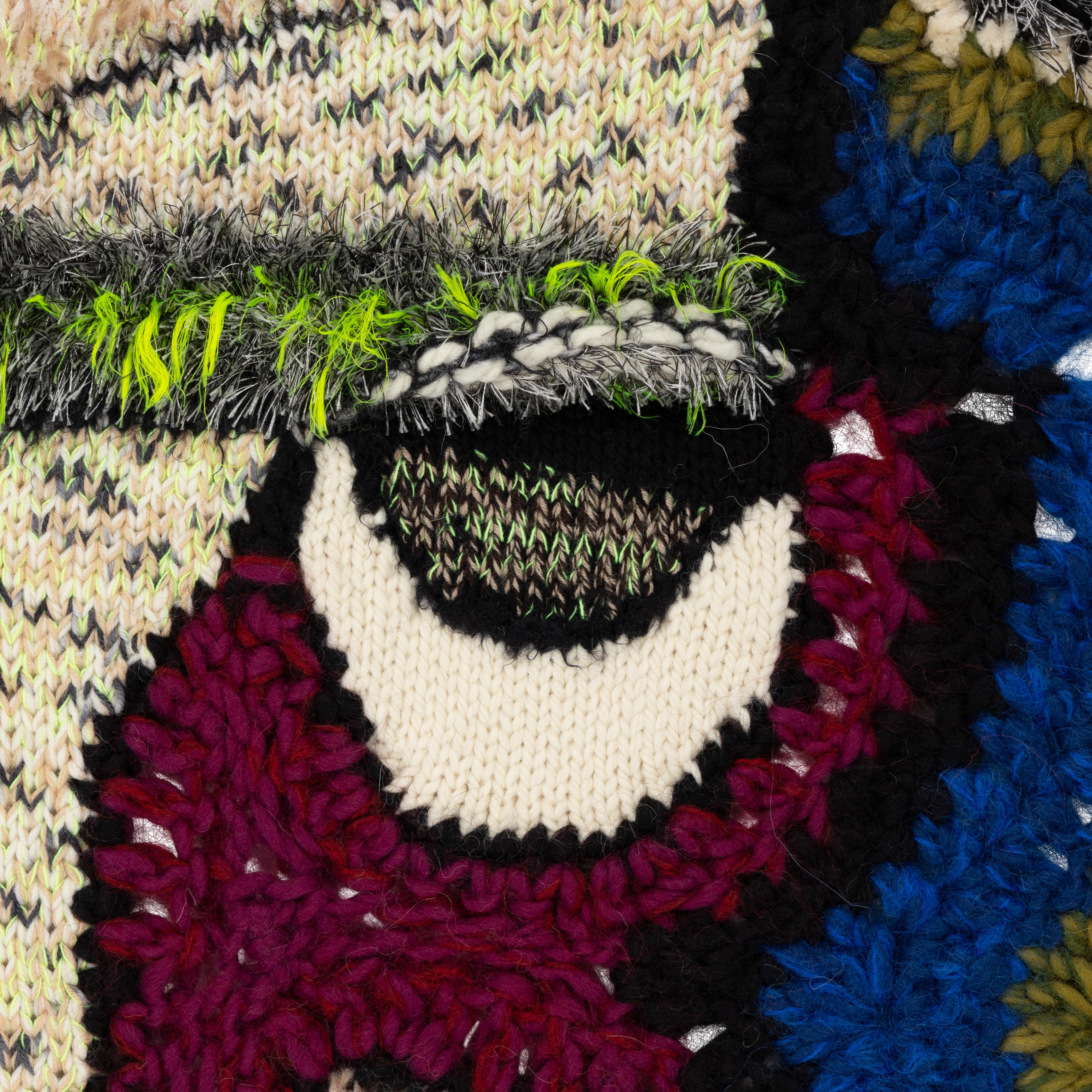 Handgefertigter Wandbehang /Decke in Form eines riesigen maskenartigen Gesichts mit grafischen geometrischen Mustern.
Gestrickte und gehäkelte Kunstdecke, Textilkunst, Handarbeit,  Gestrickter Wandteppich, Lebendige Farben, Wandbehang, Decke zum