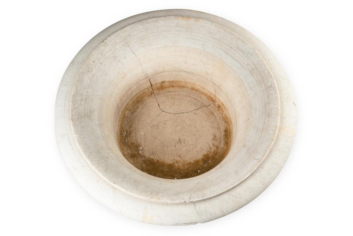 Medicis marble vase with gaudronnée body and flared neck. Circa 1880 In Good Condition For Sale In Saint-Ouen, FR