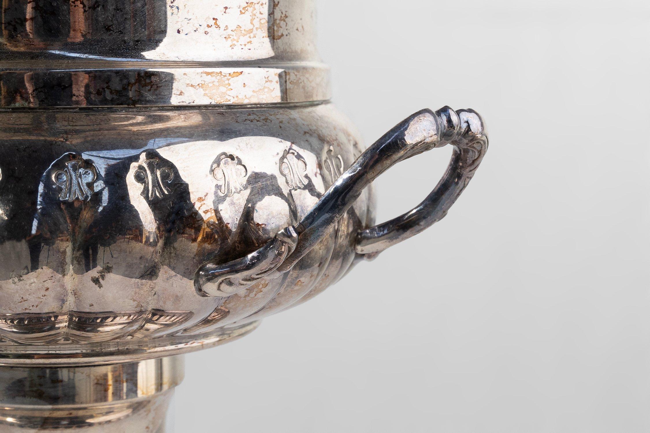 Raffreddatore per champagne a forma di vaso Medicis placcato in argento, Francia, anni '50 In condizioni buone in vendita a Meulebeke, BE