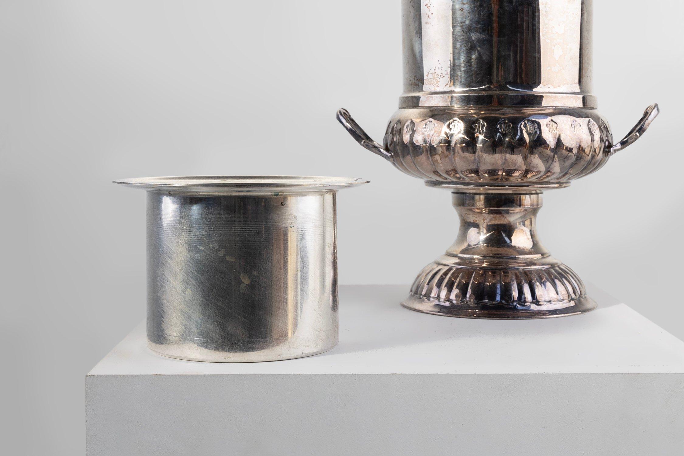Metà XX secolo Raffreddatore per champagne a forma di vaso Medicis placcato in argento, Francia, anni '50 in vendita
