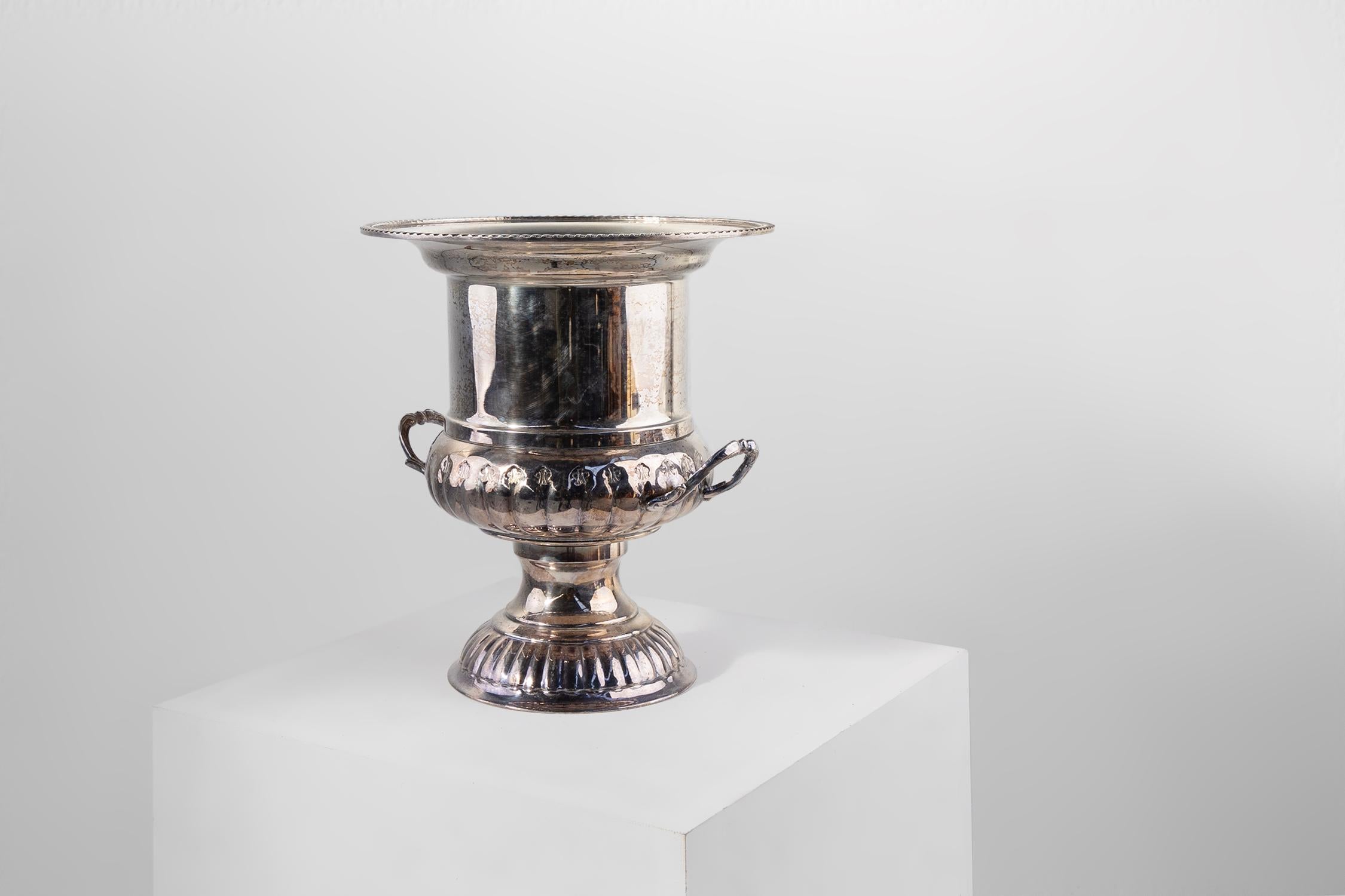 Medicis vase shaped silver-plated champagne cooler, France ca. 1950 In Good Condition In Meulebeke, BE