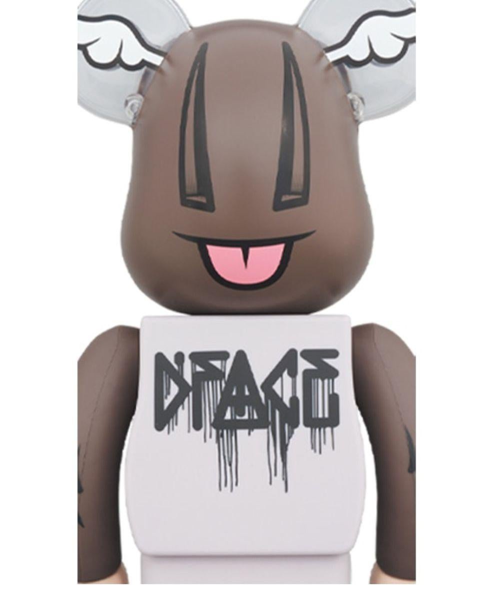 Ce projet a été créé par DFace en collaboration avec Medicom Toy en tant que Bearbrick 400%, rare à trouver.
Boîte d'origine
Boîte d'origine