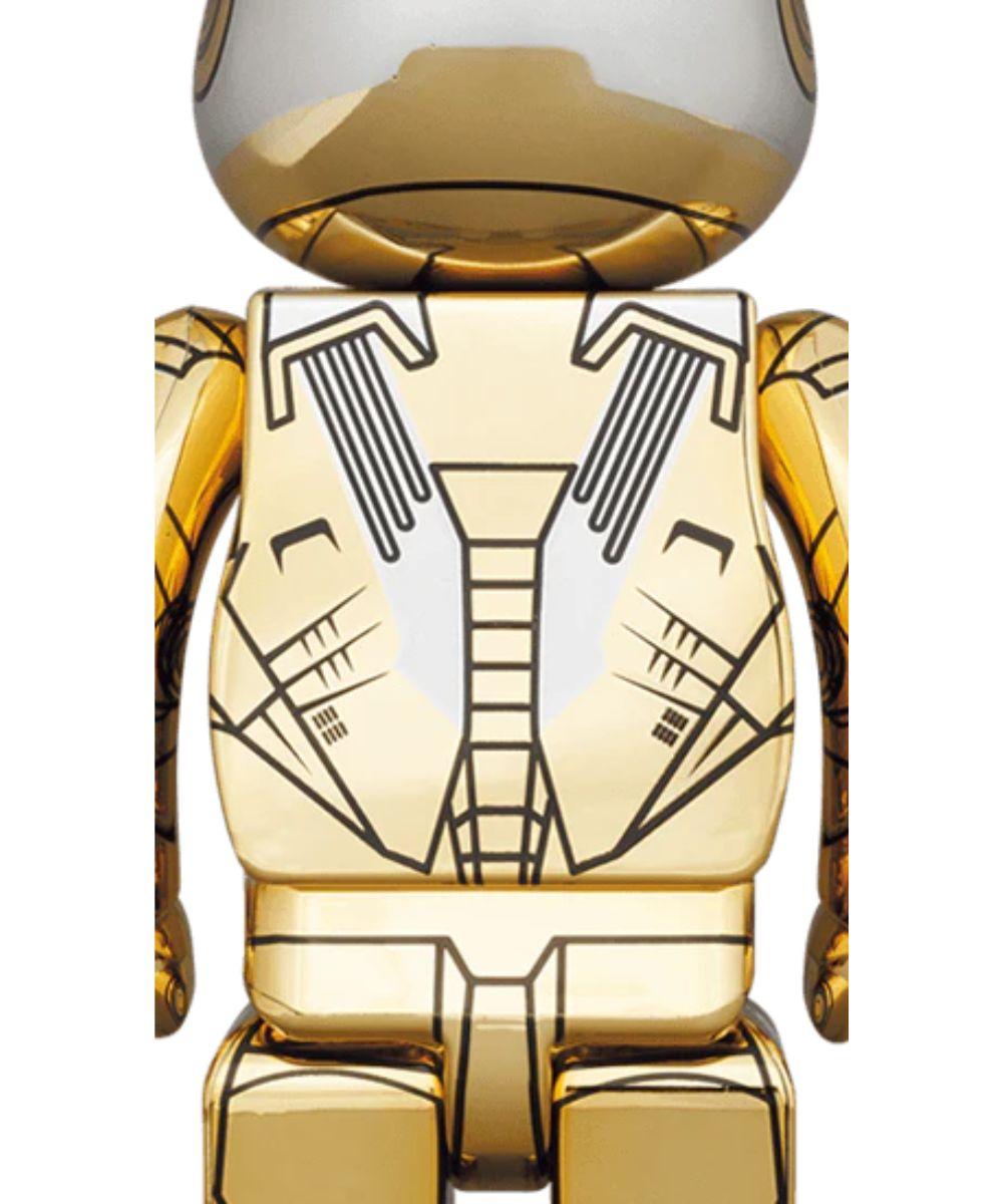 Der Sorayama Ironman 1000% Bearbrick, eine Collaboration zwischen Disney's Marvel und dem japanischen Künstler und Illustrator Hajime Sorayama, kommt in Sorayamas ikonischem Gold- und Silberton daher. Dieses extrem limitierte Sammlerstück wurde