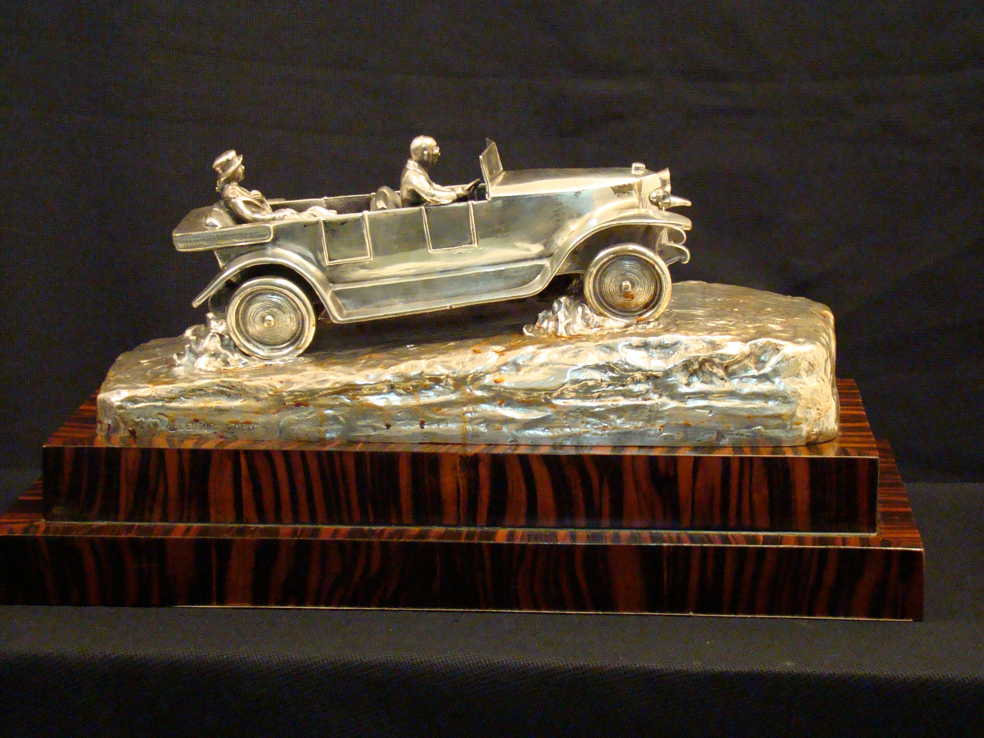 Medida: Auto-Skulptur aus Holz, signiert Argentor wien, 1920 (Art déco) im Angebot