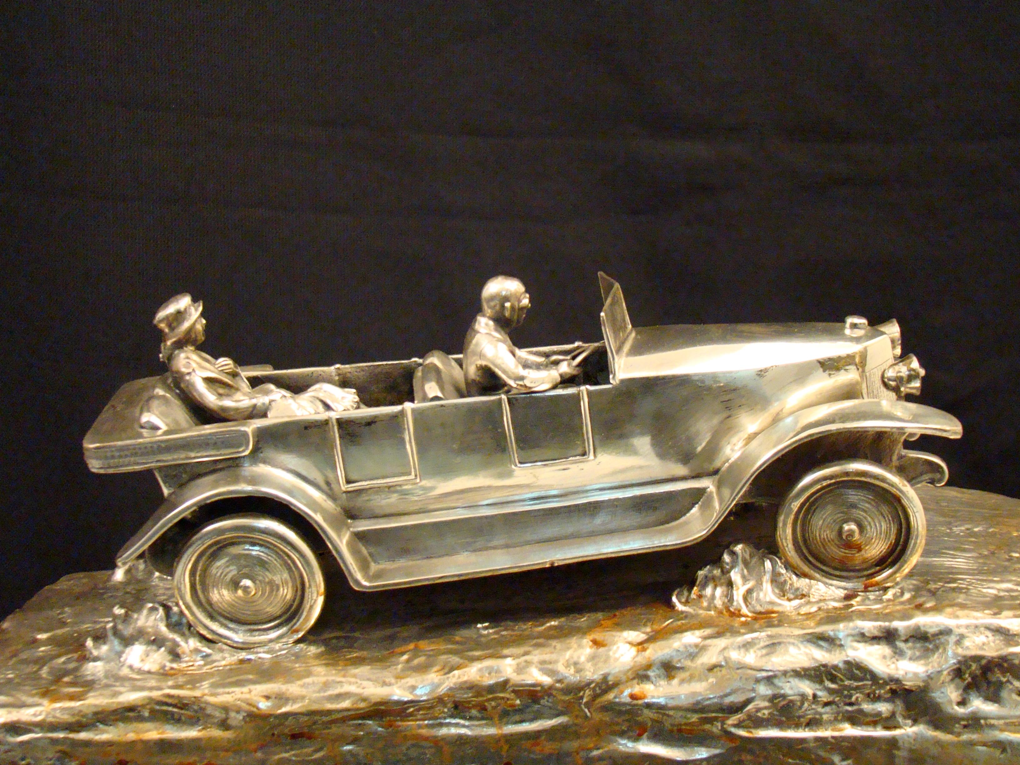 Début du 20ème siècle Méda : 1920, Sculpture de voiture en bois Signe : Argentor Wien en vente